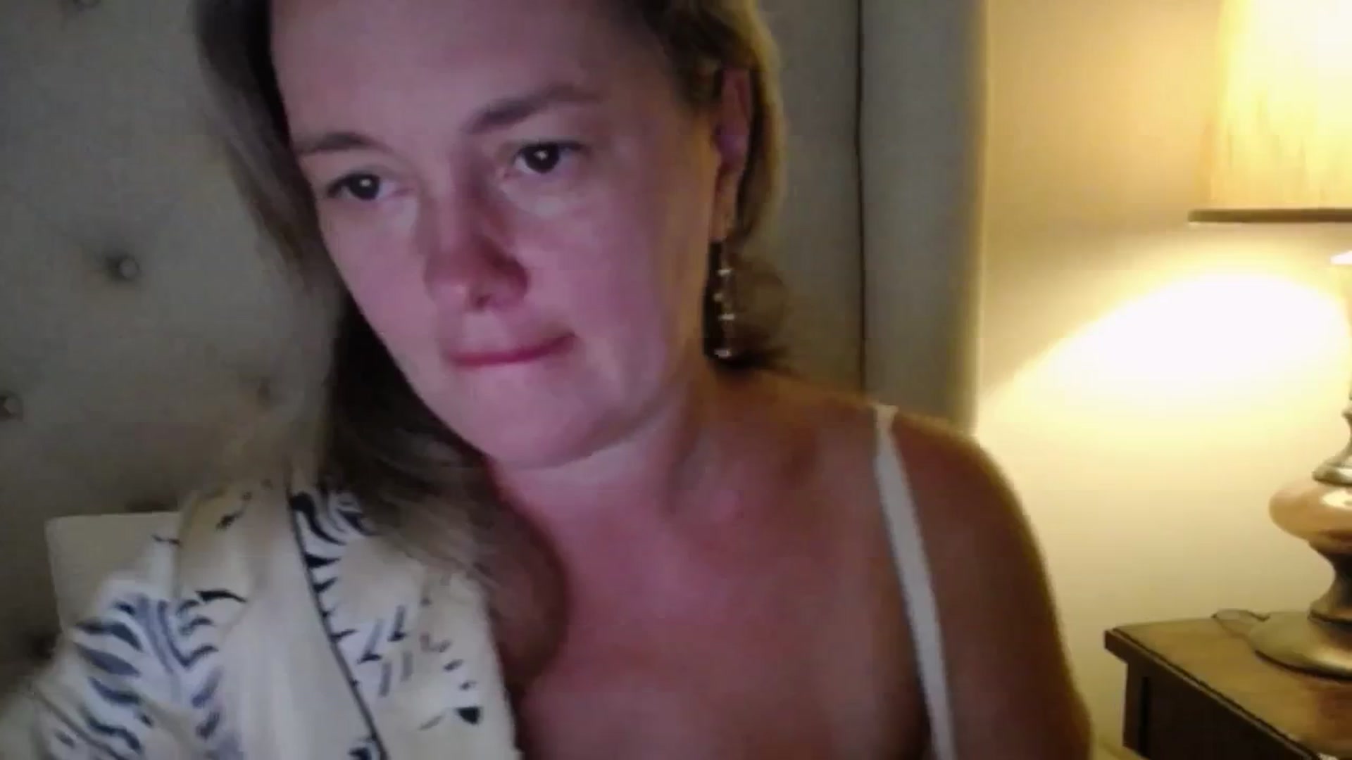 Gallery image thumbnail from J0llye's myfreecams stream on, 08/01/2025, 19:58 image 15 of 20