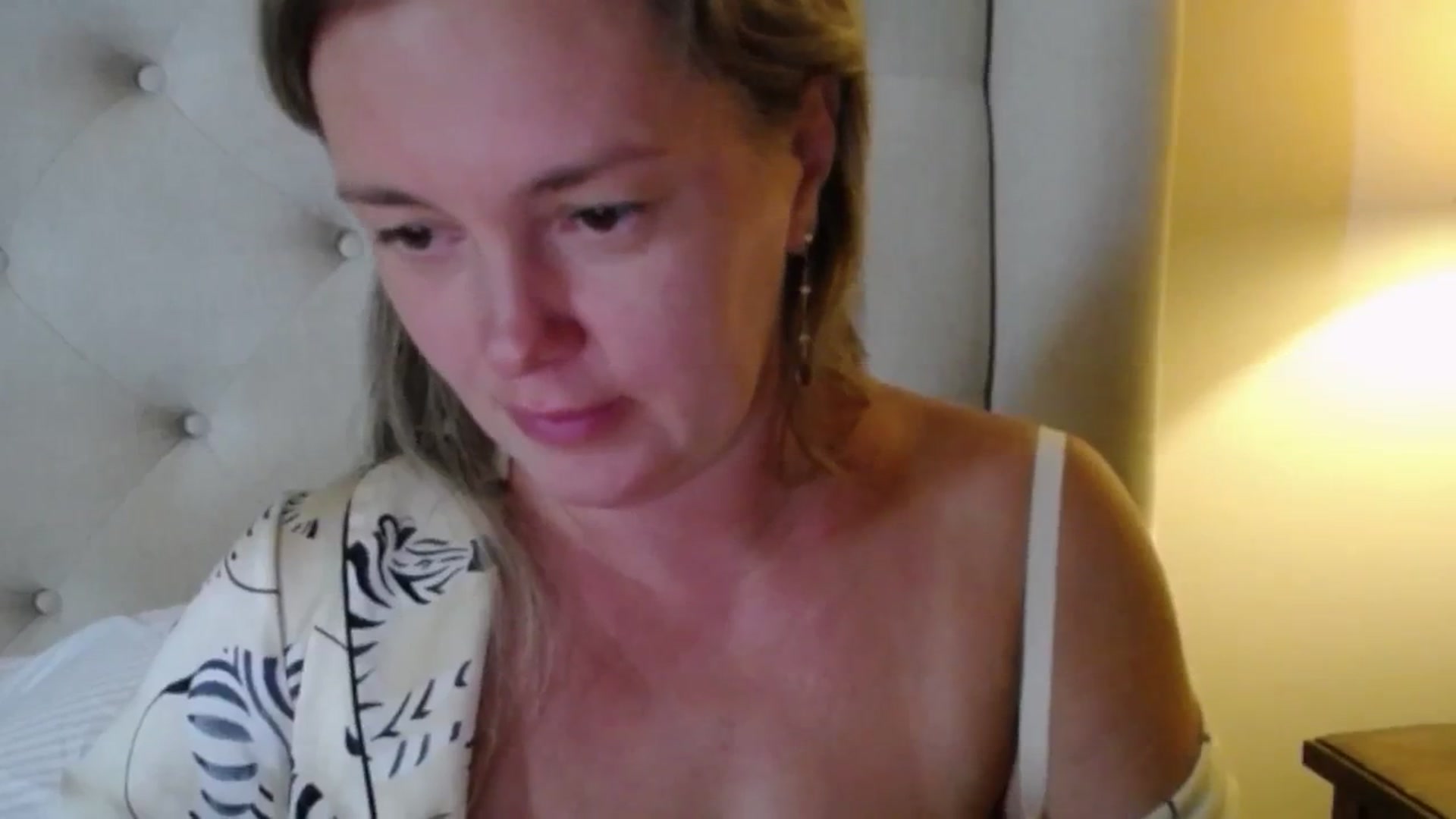 Gallery image thumbnail from J0llye's myfreecams stream on, 08/02/2025, 19:45 image 16 of 20