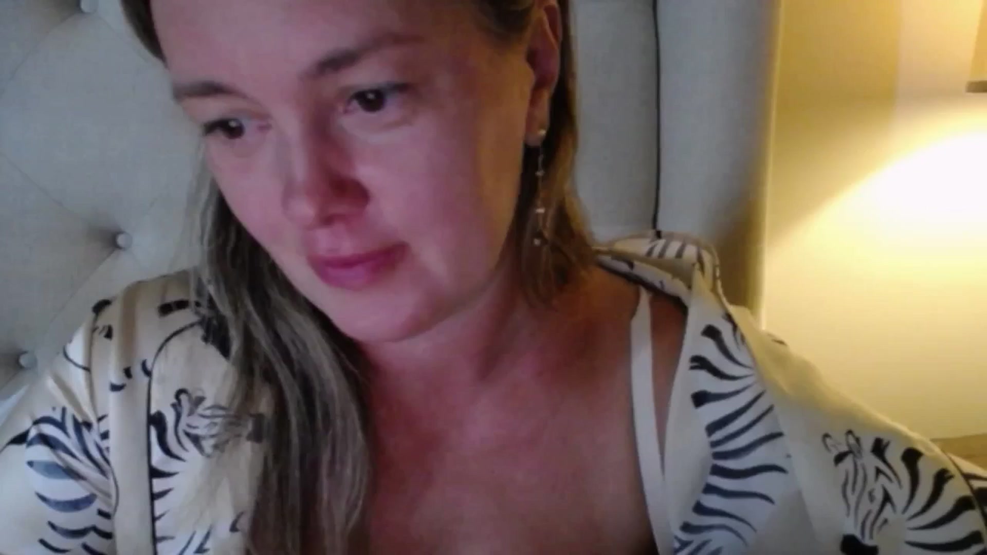 Gallery image thumbnail from J0llye's myfreecams stream on, 08/02/2025, 20:30 image 12 of 20