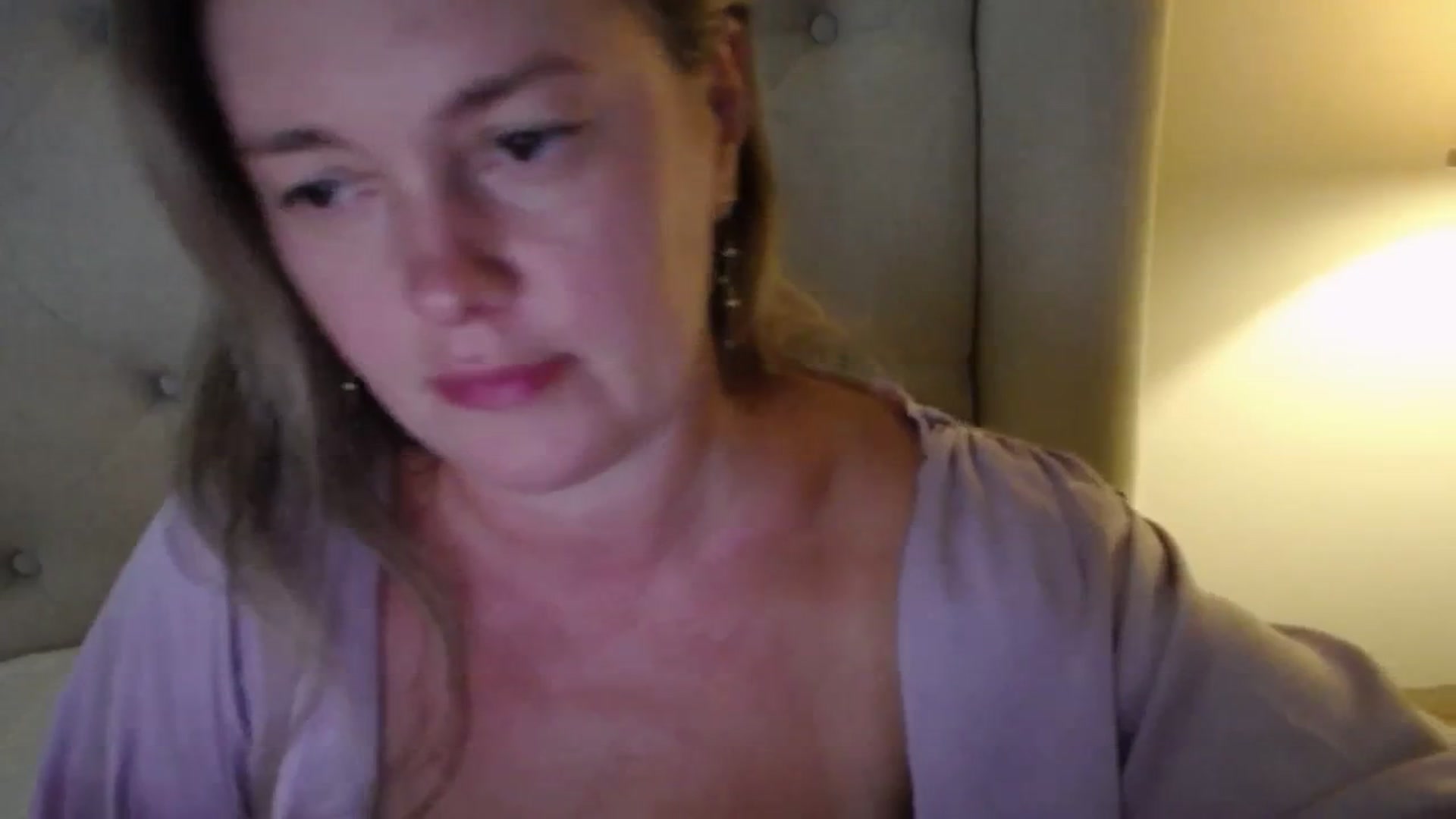 Gallery image thumbnail from J0llye's myfreecams stream on, 08/03/2025, 20:13 image 16 of 20