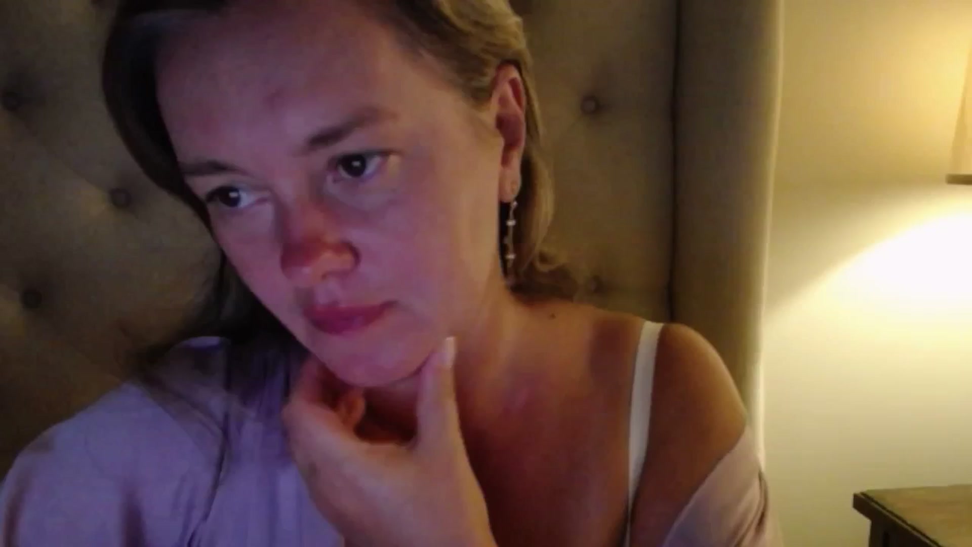 Gallery image thumbnail from J0llye's myfreecams stream on, 08/04/2025, 04:30 image 4 of 20