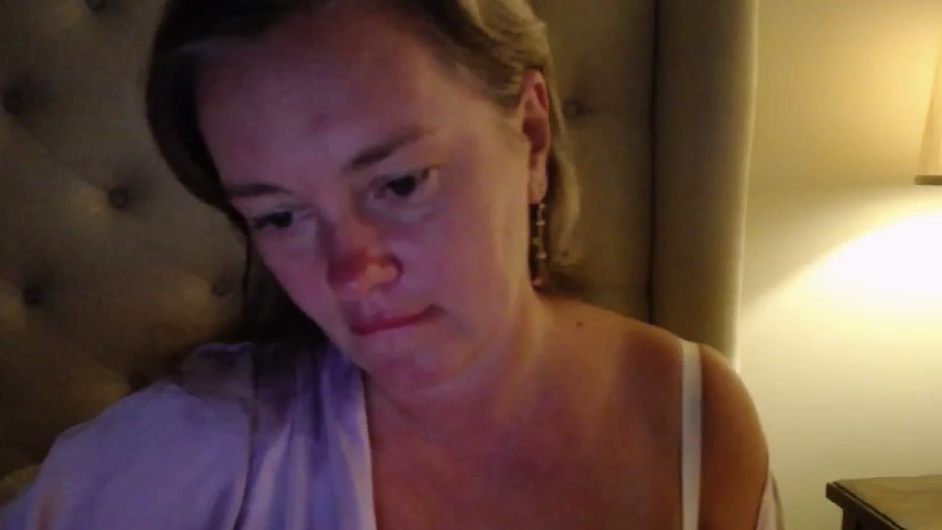 Gallery image thumbnail from J0llye's myfreecams stream on, 08/04/2025, 04:30 image 3 of 20