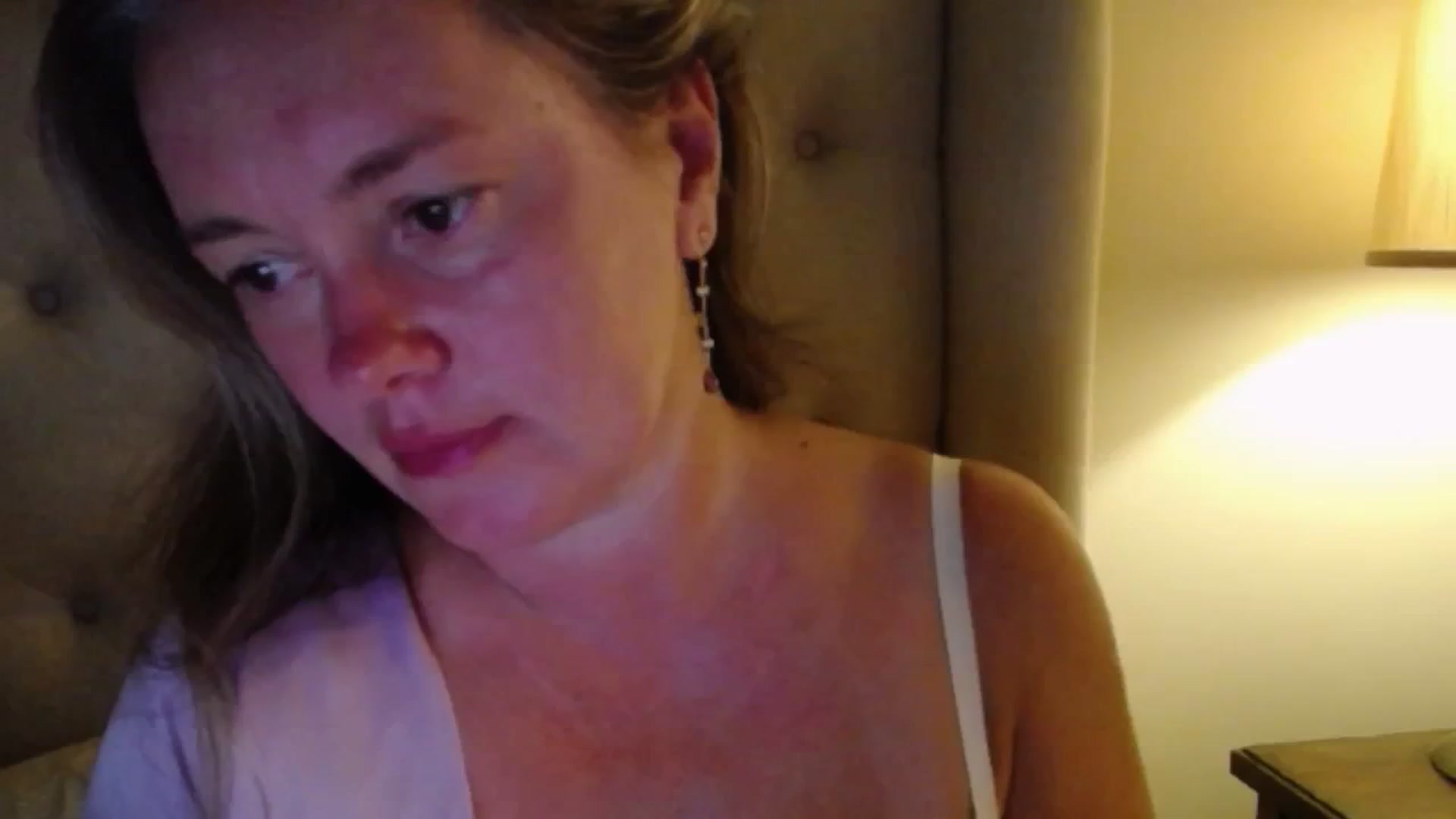 Gallery image thumbnail from J0llye's myfreecams stream on, 08/04/2025, 04:30 image 18 of 20