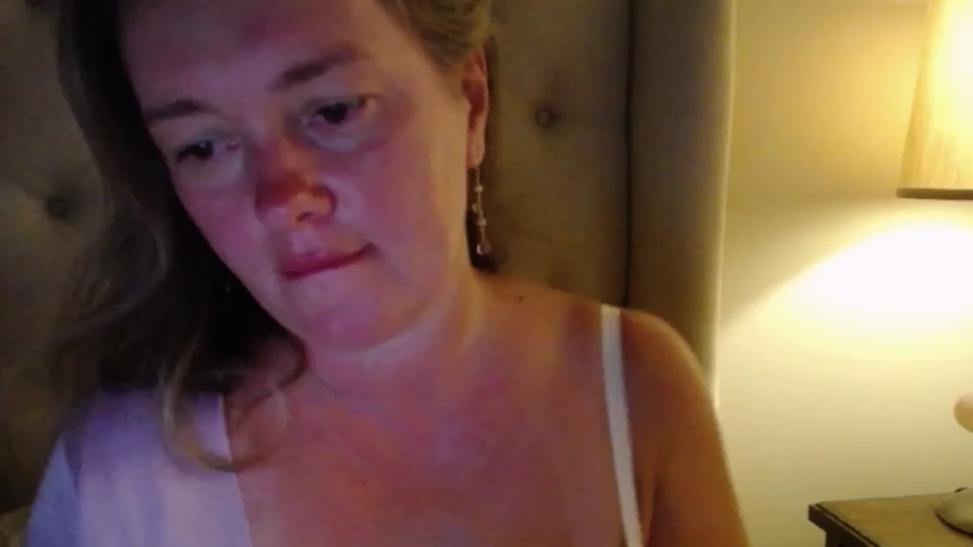 Gallery image thumbnail from J0llye's myfreecams stream on, 08/04/2025, 04:30 image 17 of 20