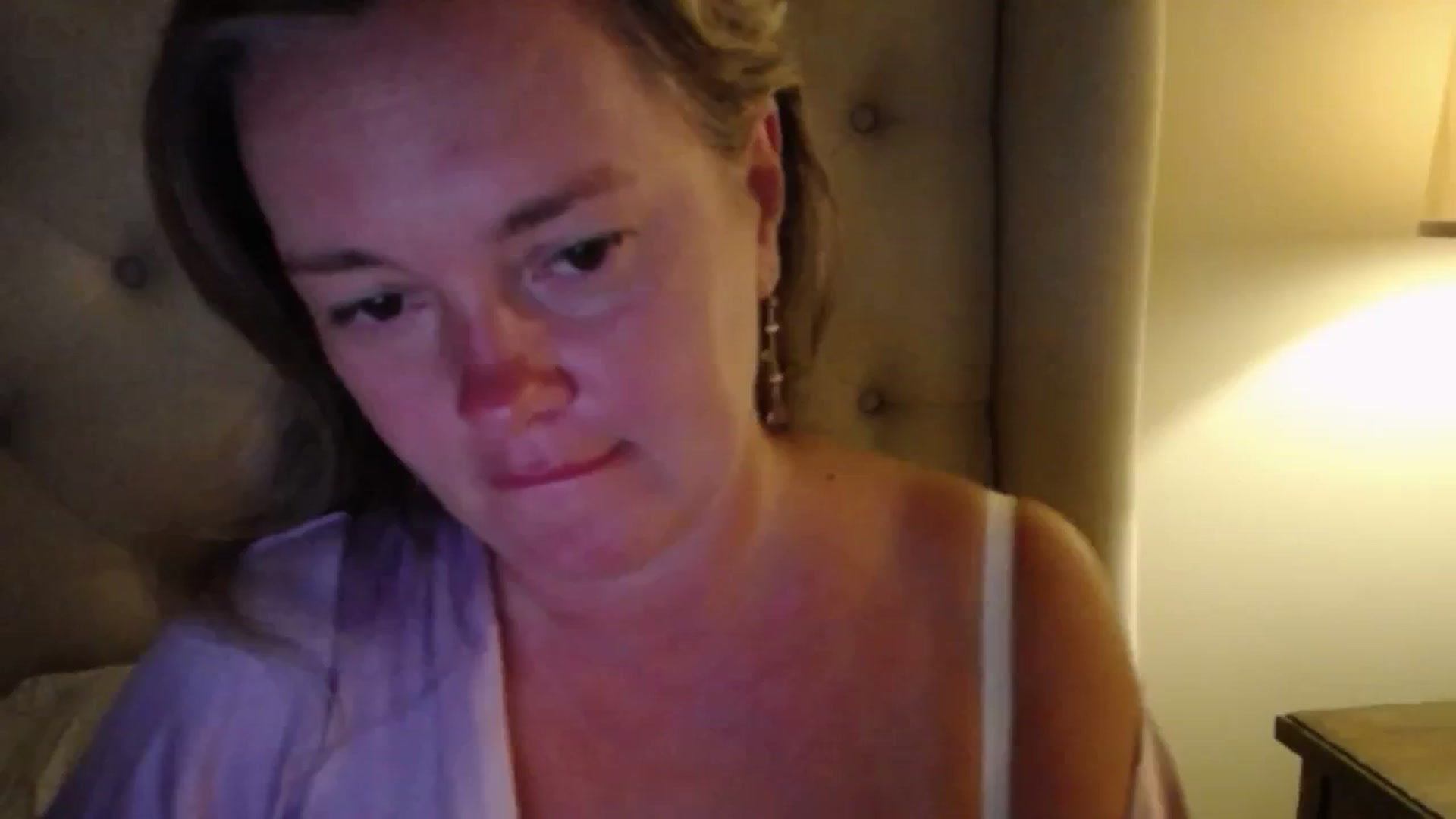 Gallery image thumbnail from J0llye's myfreecams stream on, 08/04/2025, 04:30 image 5 of 20