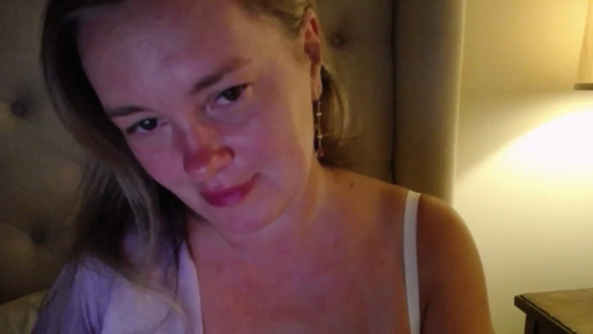 Gallery image thumbnail from J0llye's myfreecams stream on, 08/04/2025, 04:30 image 20 of 20