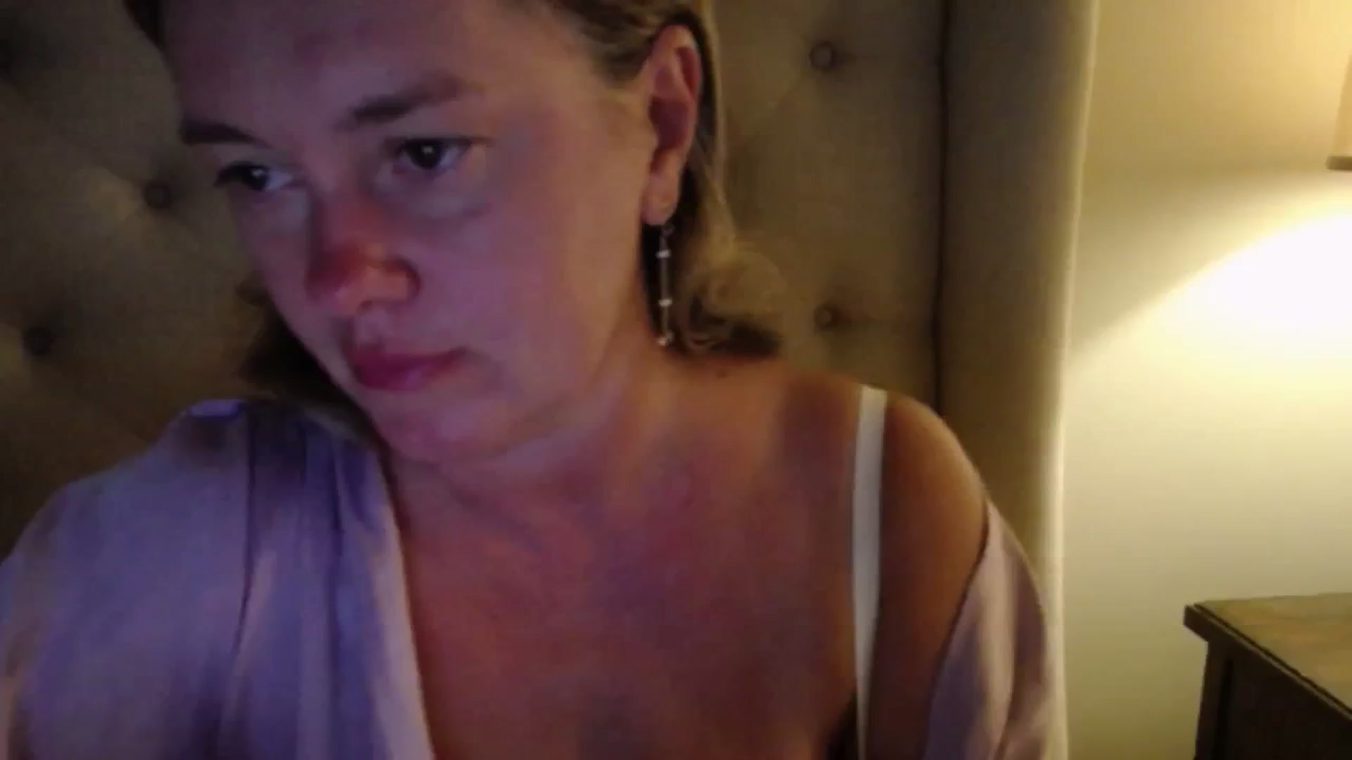 Gallery image thumbnail from J0llye's myfreecams stream on, 08/04/2025, 04:30 image 1 of 20