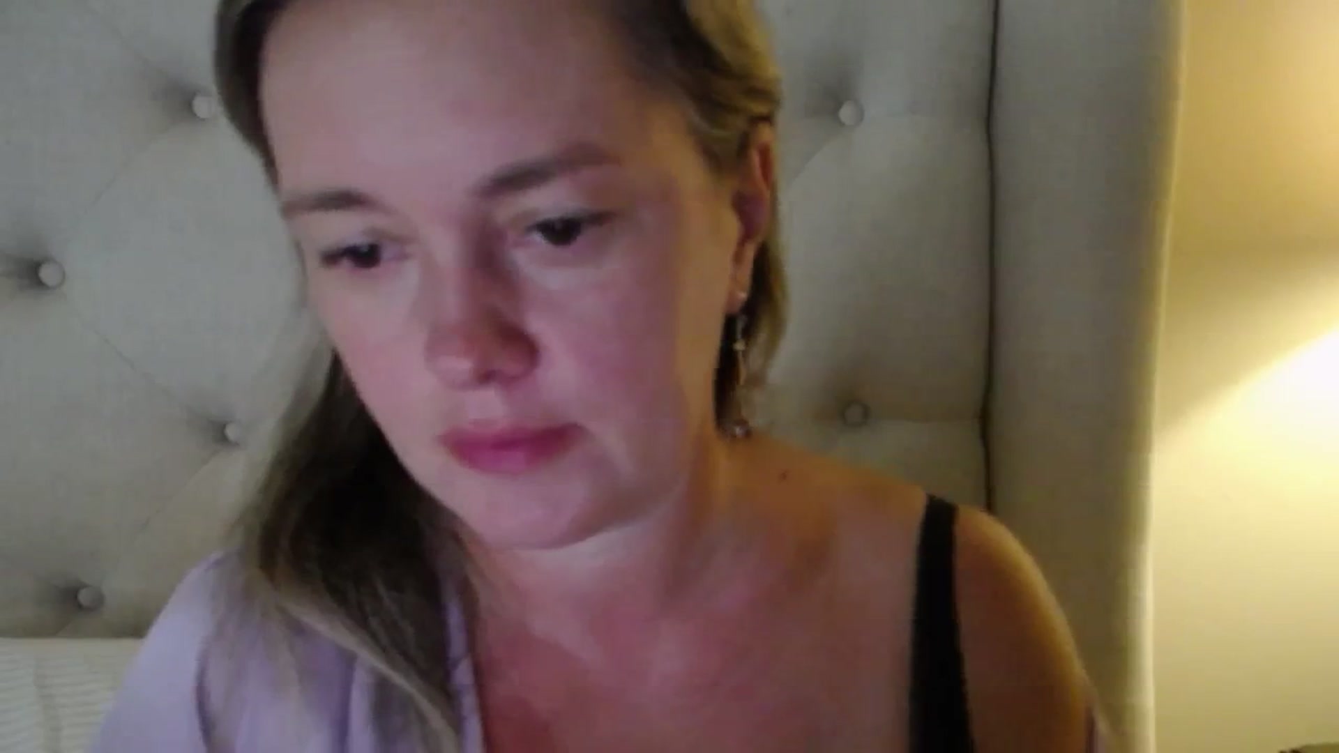 Gallery image thumbnail from J0llye's myfreecams stream on, 08/04/2025, 20:34 image 17 of 20