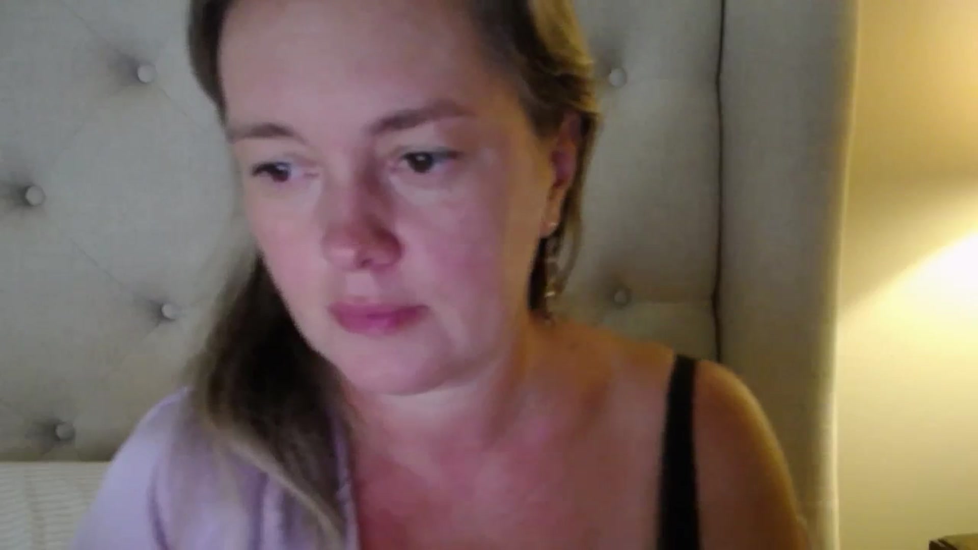 Gallery image thumbnail from J0llye's myfreecams stream on, 08/04/2025, 20:34 image 16 of 20