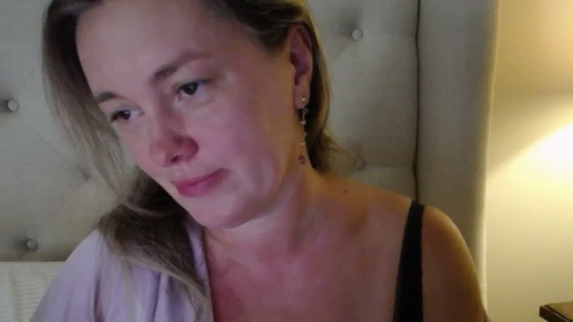 Gallery image thumbnail from J0llye's myfreecams stream on, 08/04/2025, 20:34 image 20 of 20