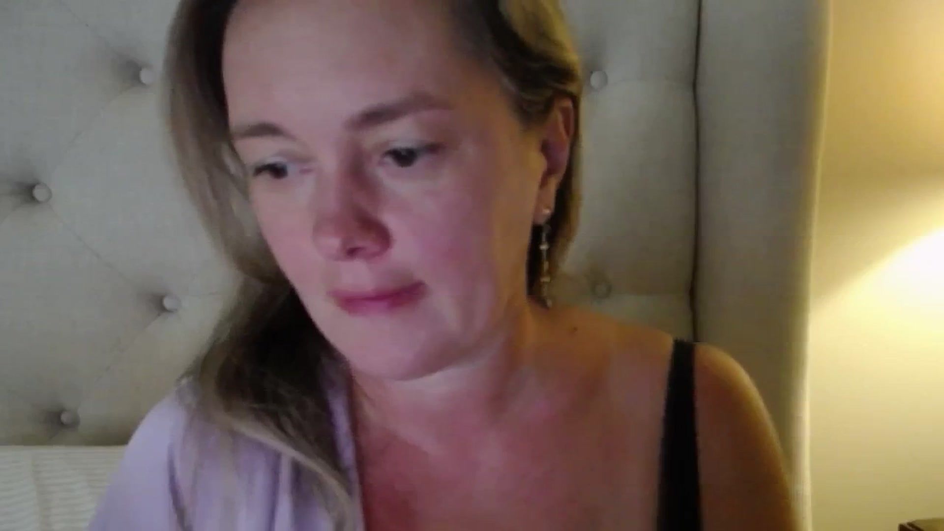 Gallery image thumbnail from J0llye's myfreecams stream on, 08/04/2025, 20:34 image 19 of 20