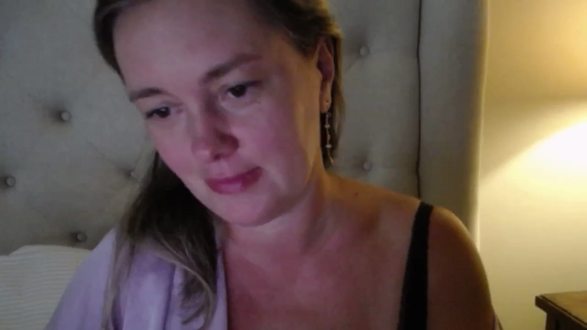Gallery image thumbnail from J0llye's myfreecams stream on, 08/04/2025, 20:34 image 6 of 20