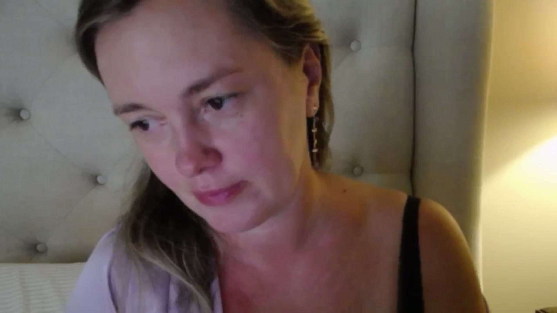 Gallery image thumbnail from J0llye's myfreecams stream on, 08/04/2025, 20:34 image 11 of 20