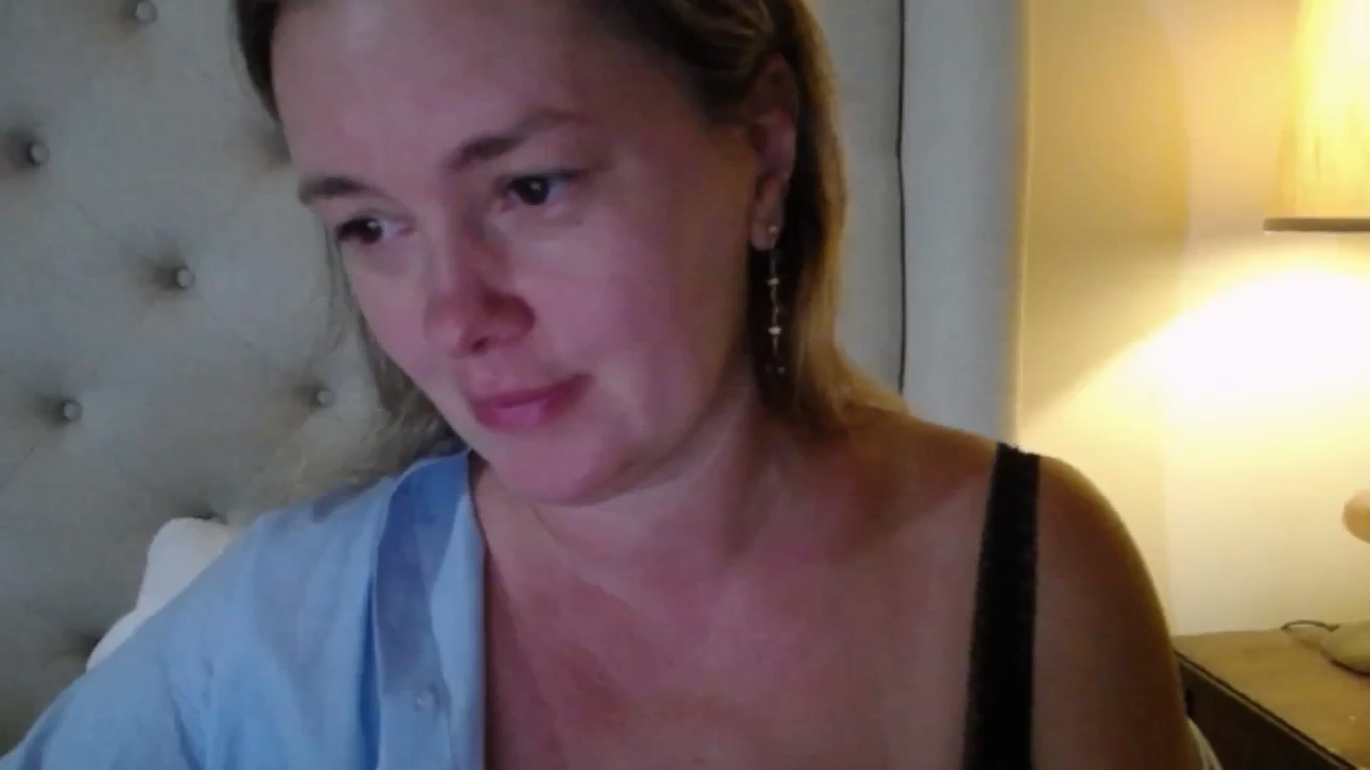 Gallery image thumbnail from J0llye's myfreecams stream on, 08/06/2025, 19:32 image 6 of 20