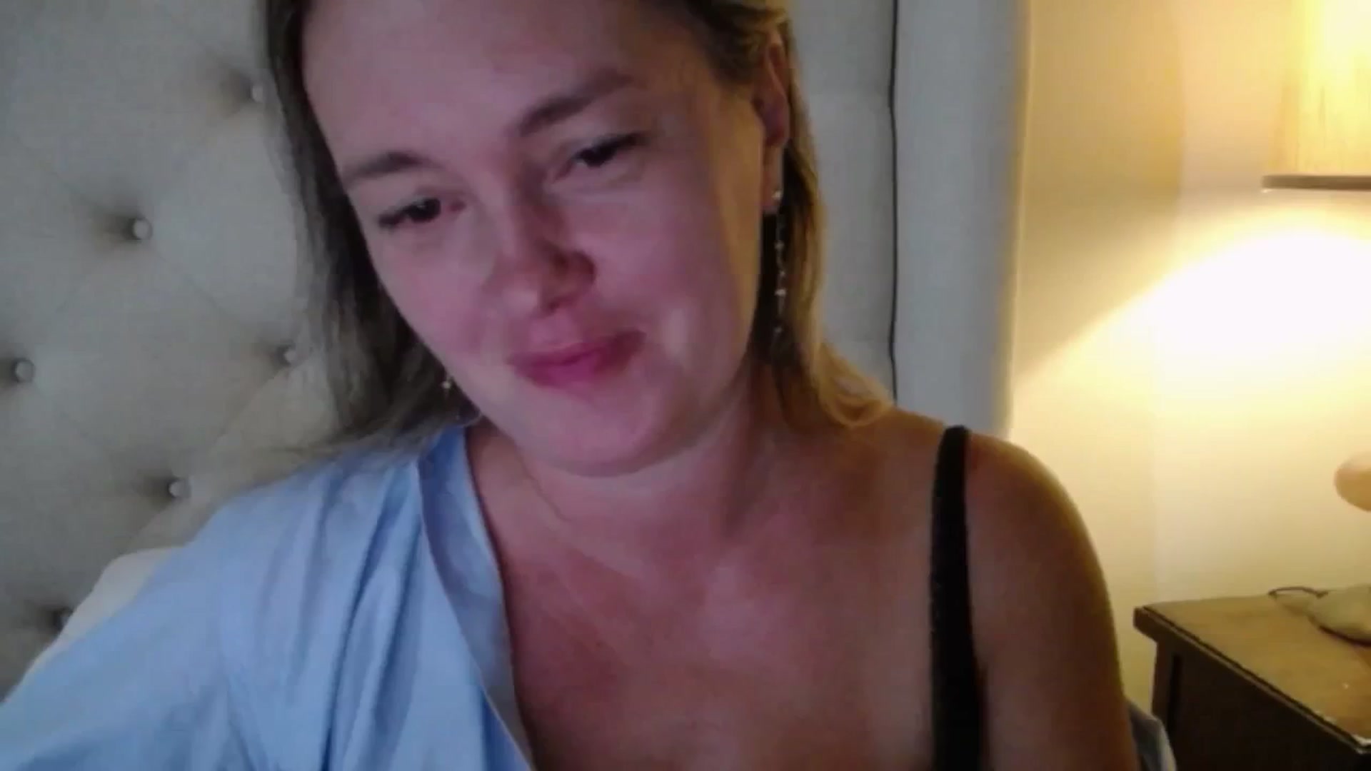 Gallery image thumbnail from J0llye's myfreecams stream on, 08/06/2025, 20:01 image 1 of 20
