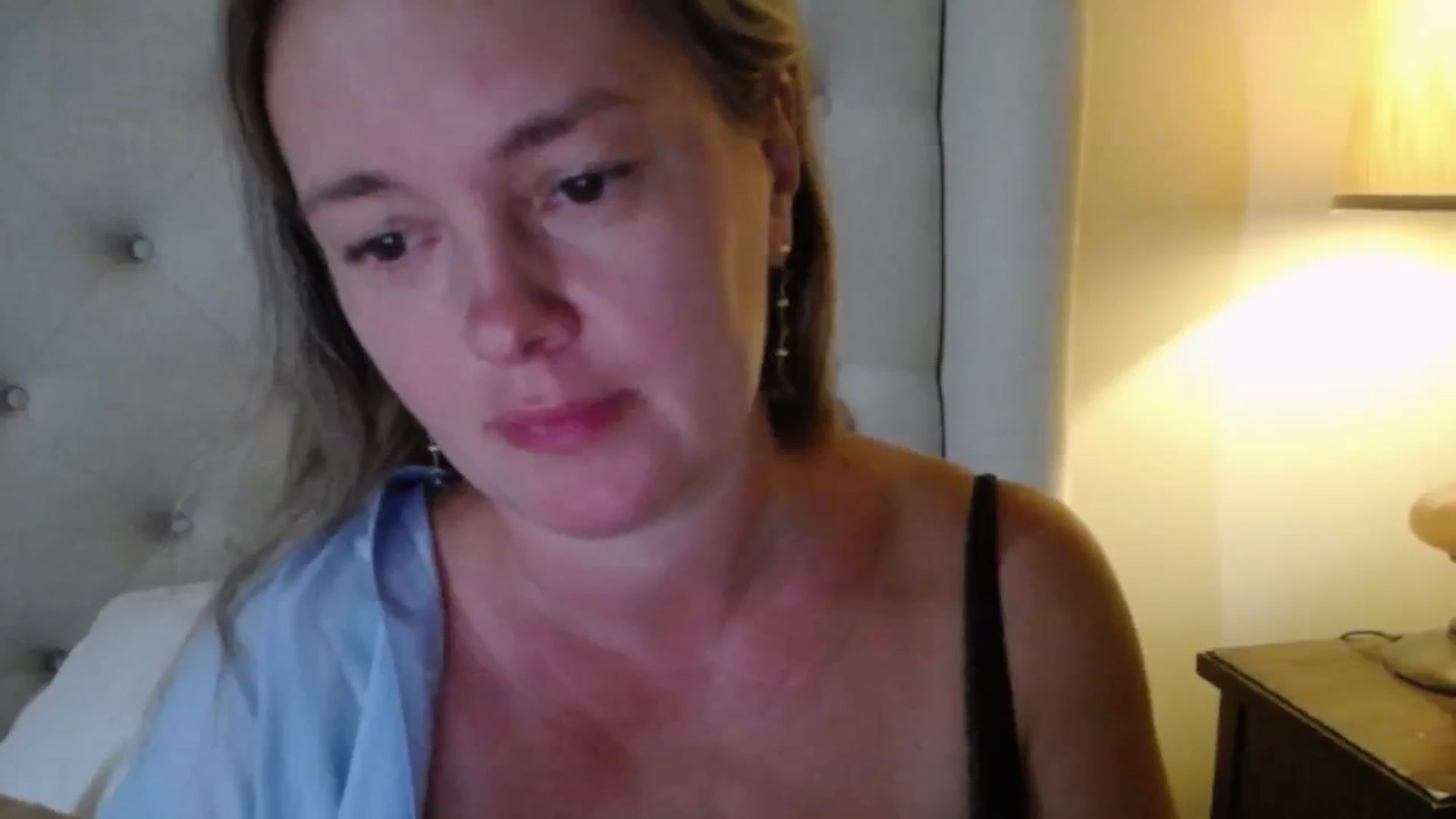 Gallery image thumbnail from J0llye's myfreecams stream on, 08/06/2025, 20:01 image 17 of 20
