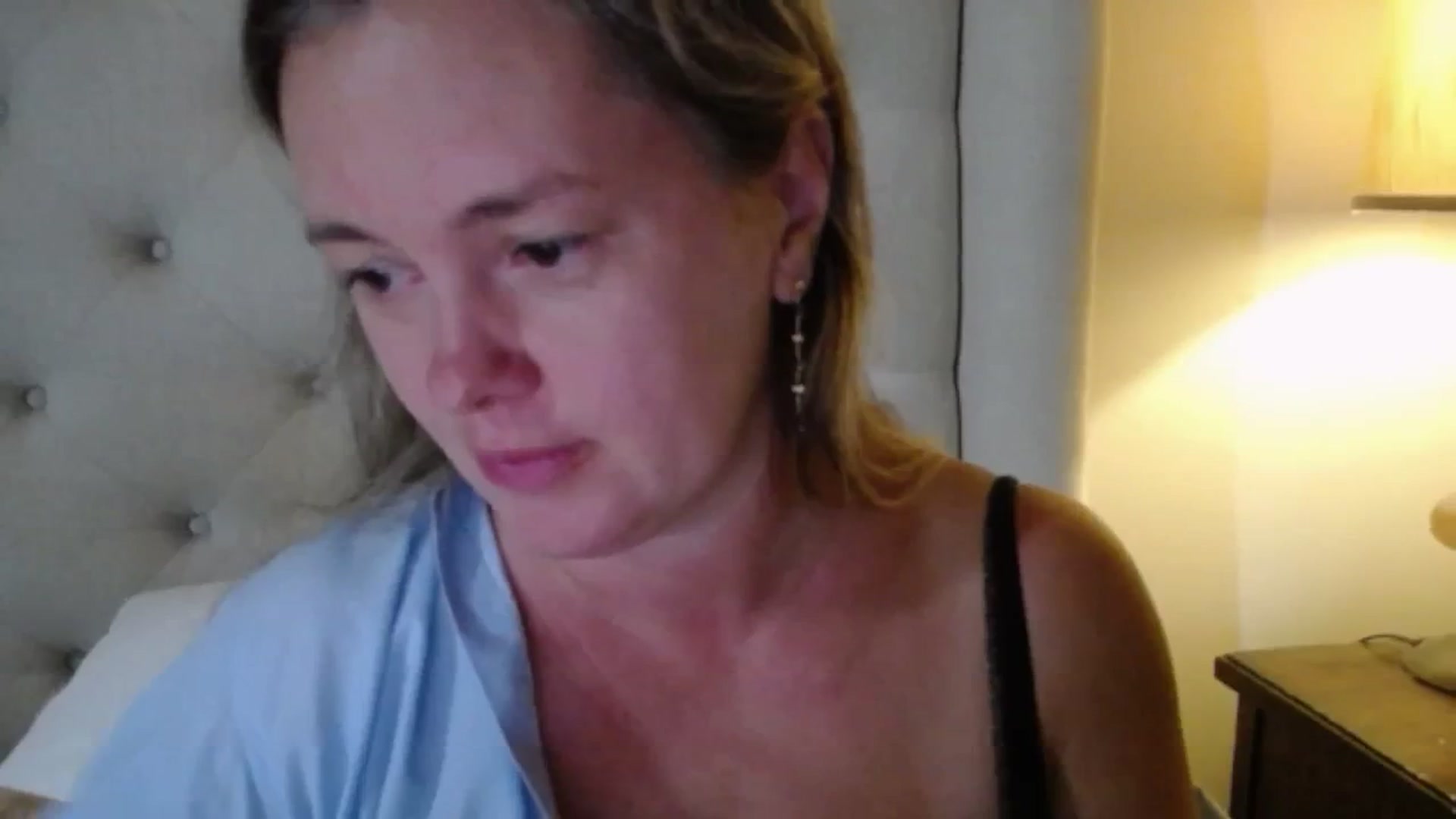 Gallery image thumbnail from J0llye's myfreecams stream on, 08/06/2025, 20:01 image 10 of 20