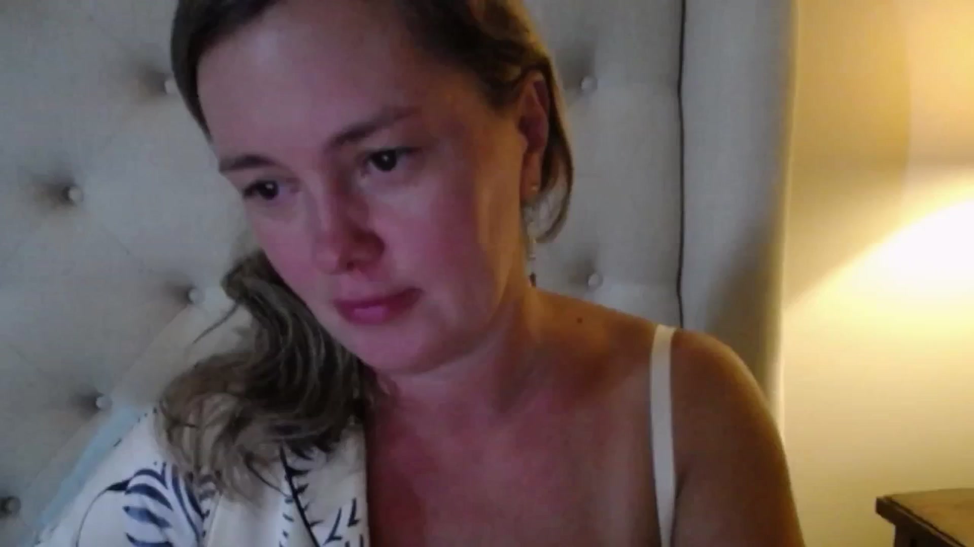 Gallery image thumbnail from J0llye's myfreecams stream on, 08/08/2025, 19:54 image 4 of 20