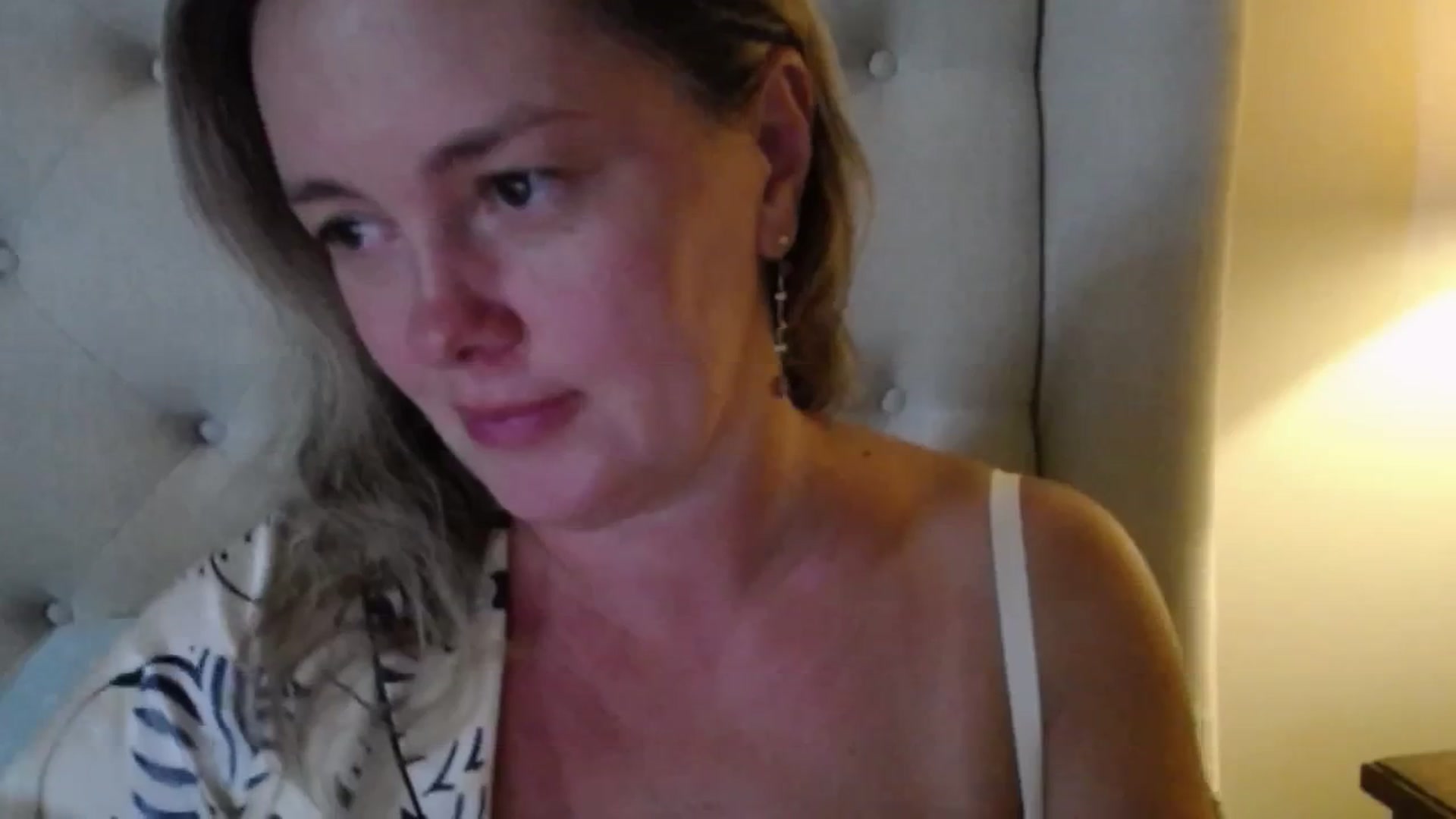 Gallery image thumbnail from J0llye's myfreecams stream on, 08/08/2025, 19:54 image 19 of 20