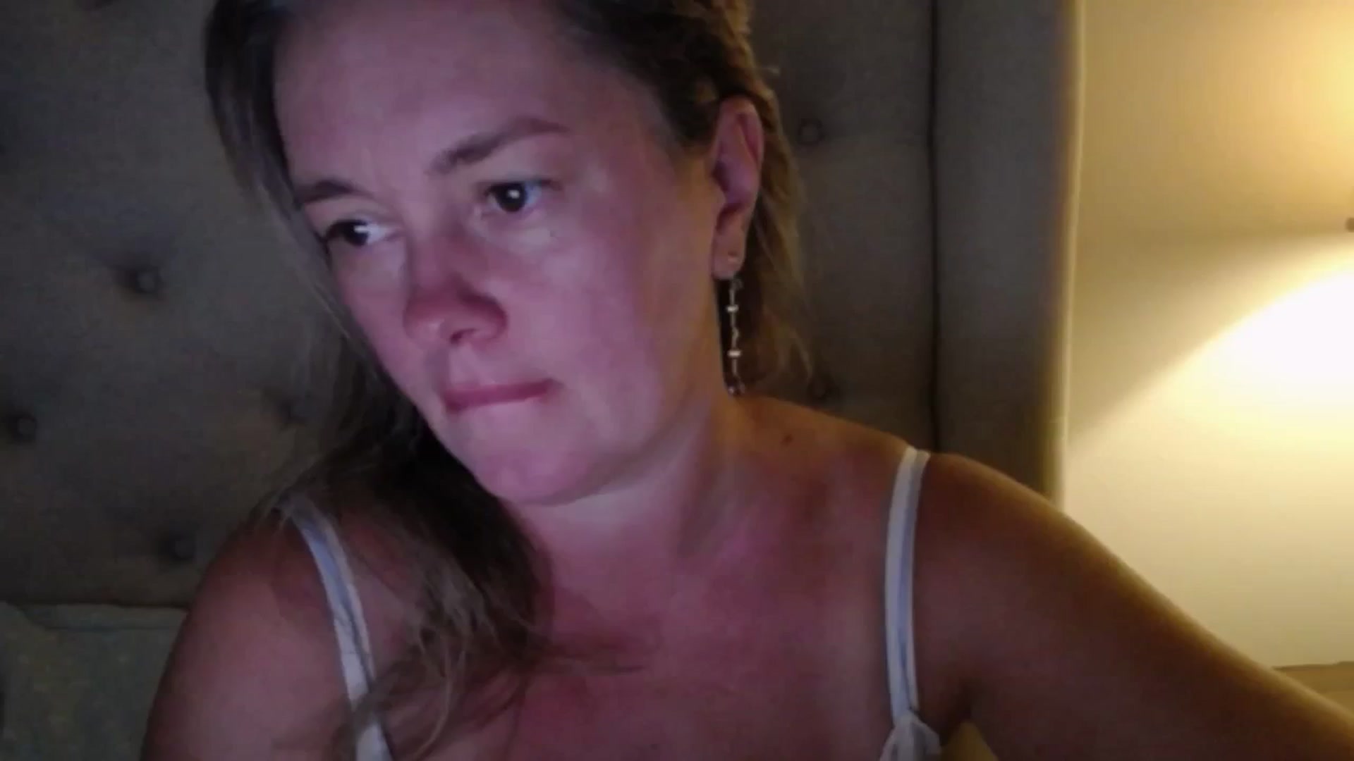 Gallery image thumbnail from J0llye's myfreecams stream on, 08/10/2025, 20:00 image 2 of 20