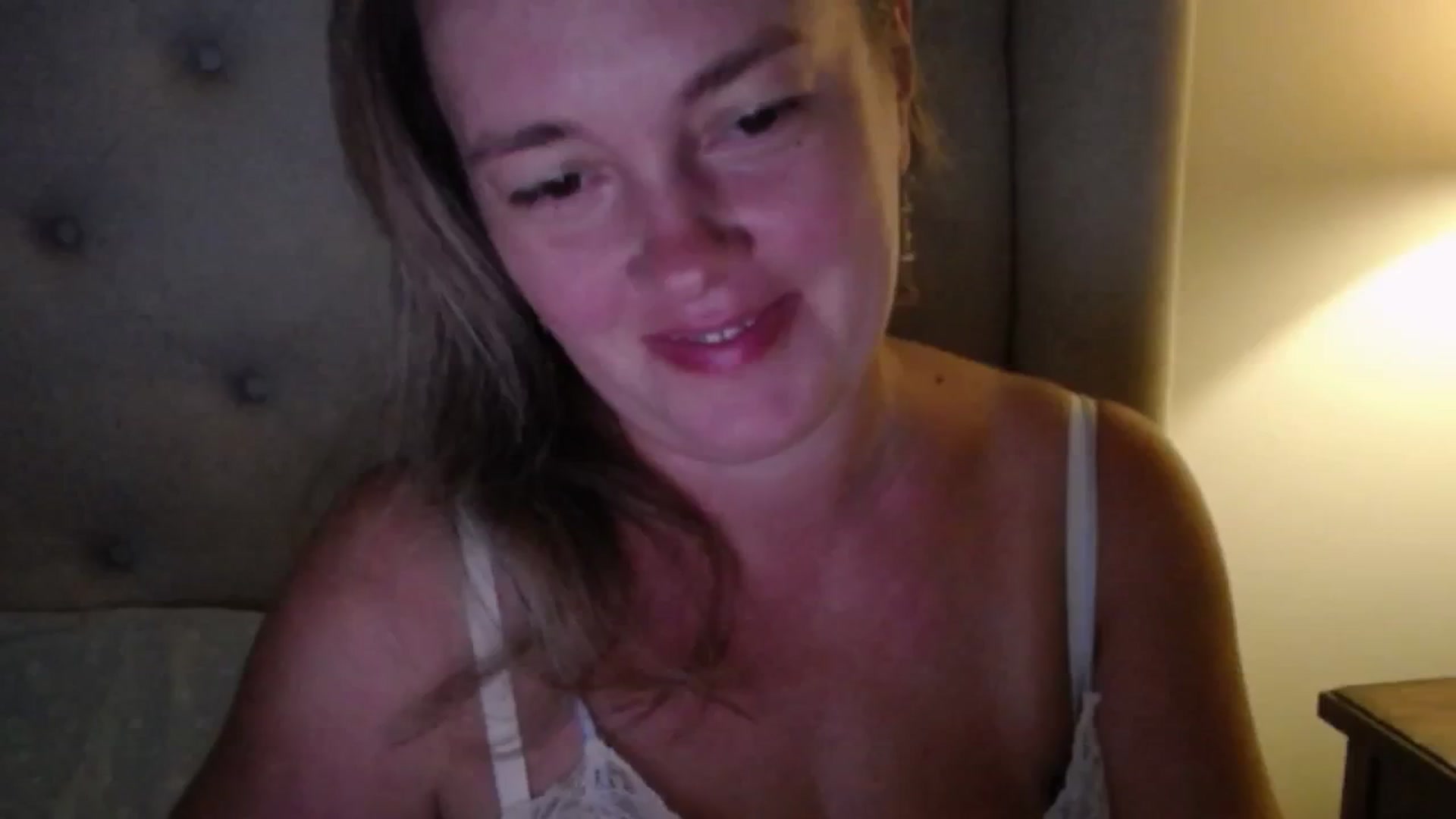 Gallery image thumbnail from J0llye's myfreecams stream on, 08/10/2025, 20:00 image 11 of 20