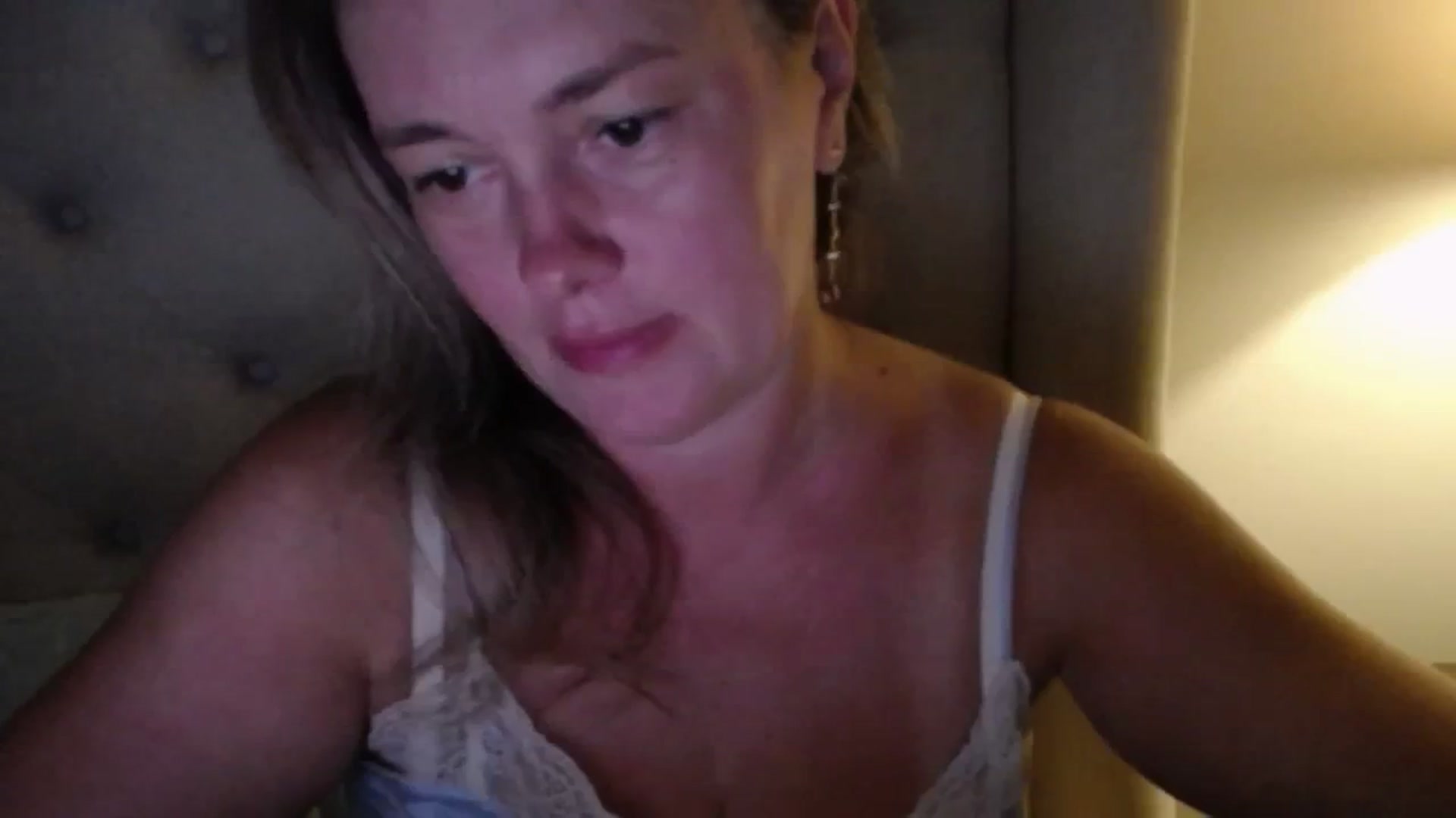 Gallery image thumbnail from J0llye's myfreecams stream on, 08/10/2025, 20:00 image 19 of 20