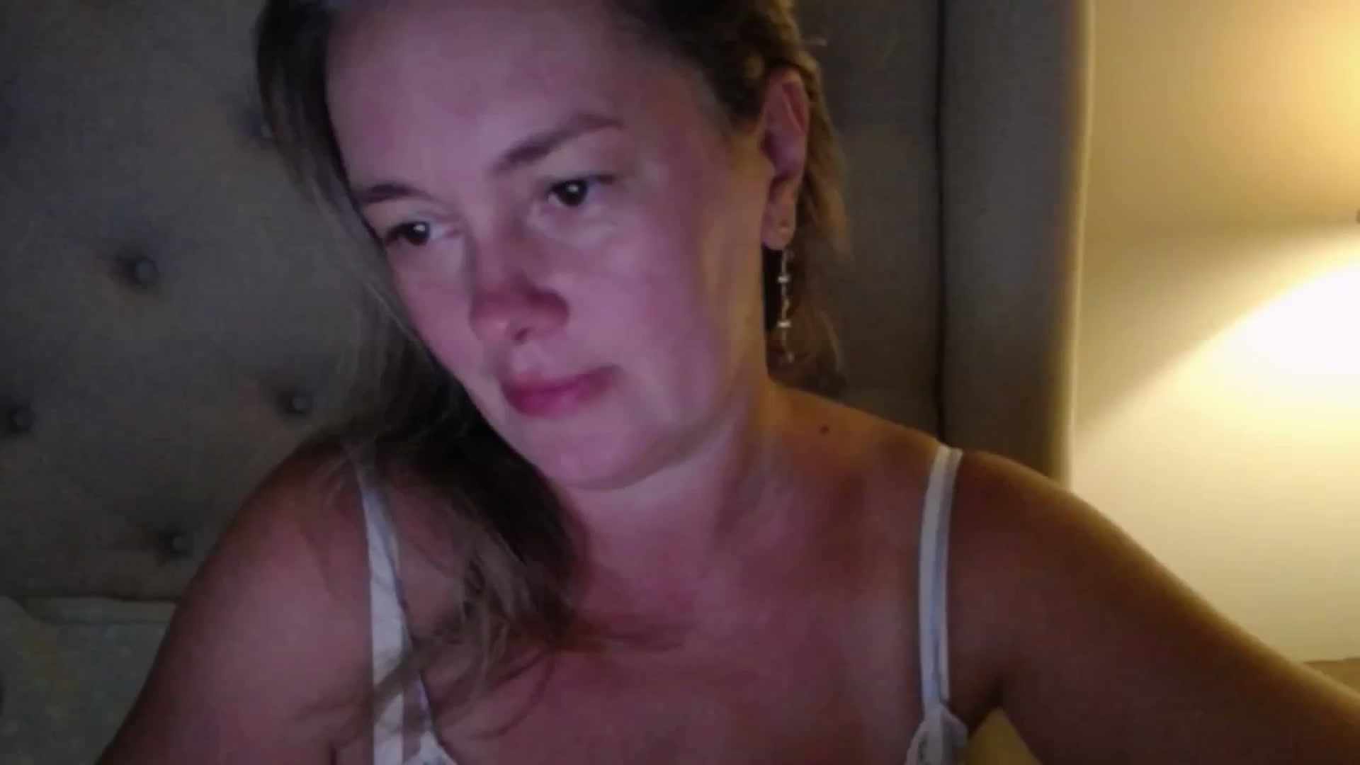 Gallery image thumbnail from J0llye's myfreecams stream on, 08/10/2025, 20:00 image 1 of 20
