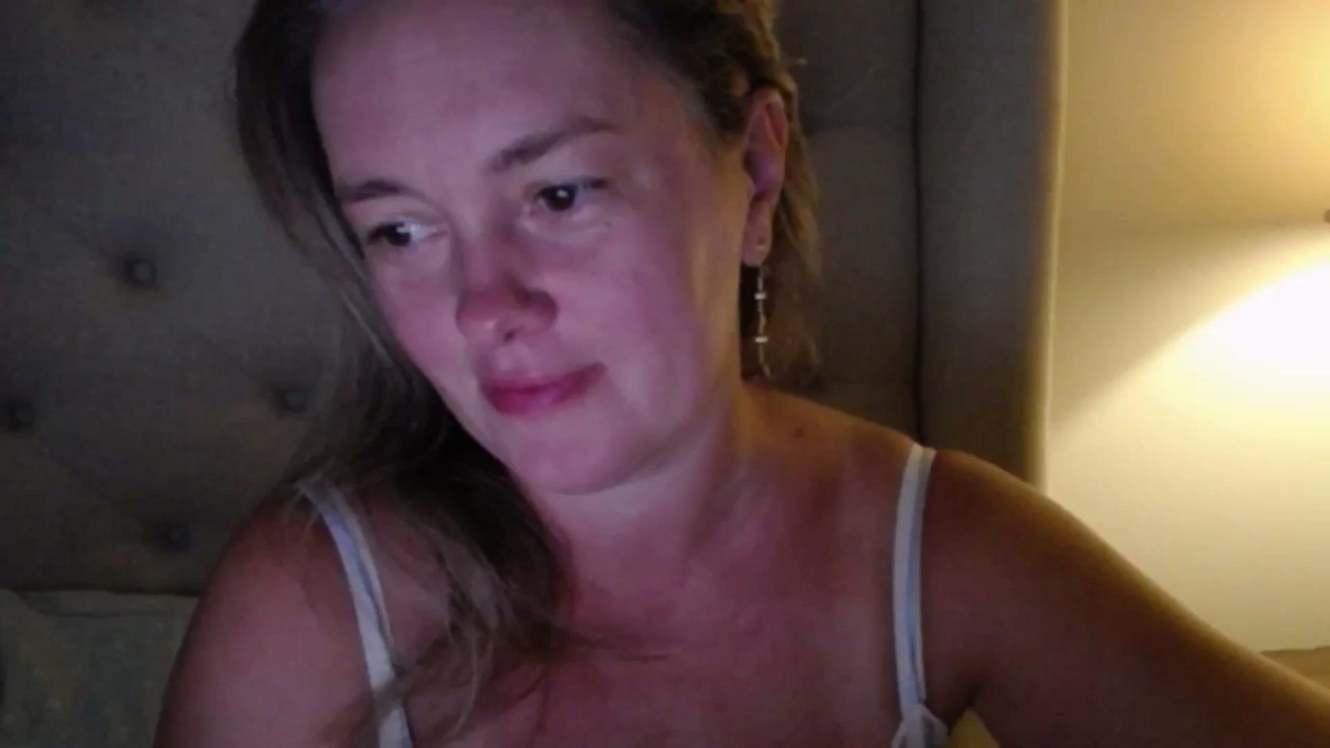 Gallery image thumbnail from J0llye's myfreecams stream on, 08/10/2025, 20:00 image 3 of 20