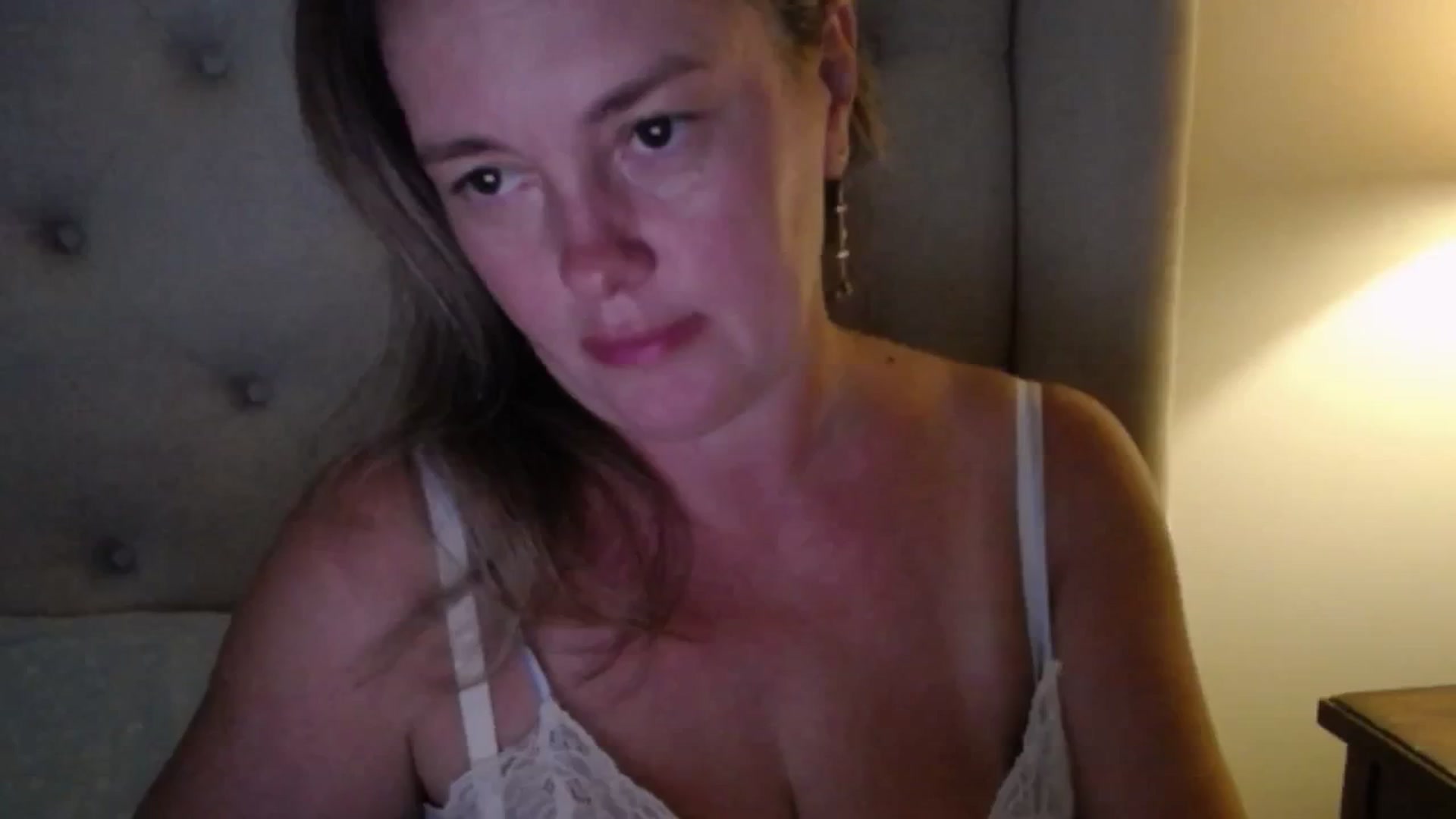 Gallery image thumbnail from J0llye's myfreecams stream on, 08/10/2025, 20:00 image 7 of 20