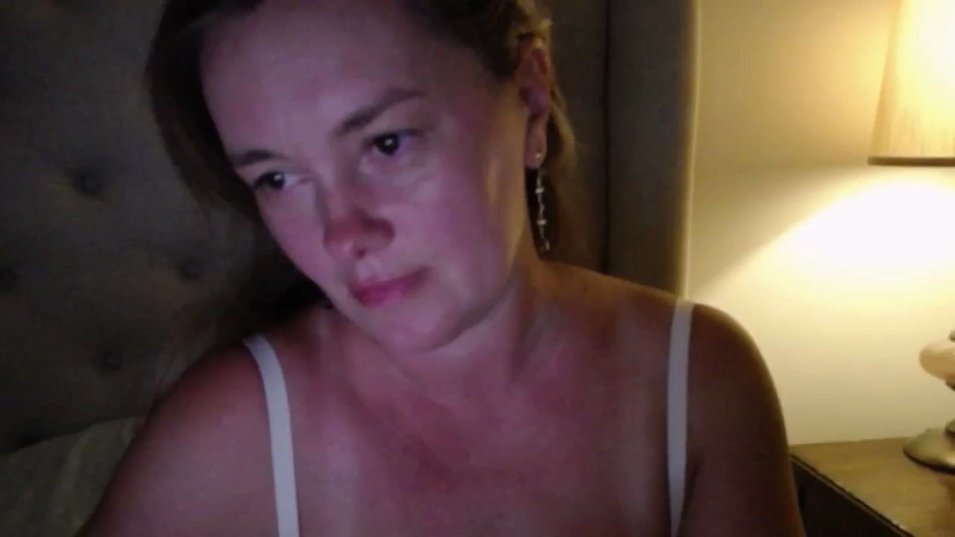 Gallery image thumbnail from J0llye's myfreecams stream on, 08/10/2025, 21:01 image 5 of 20