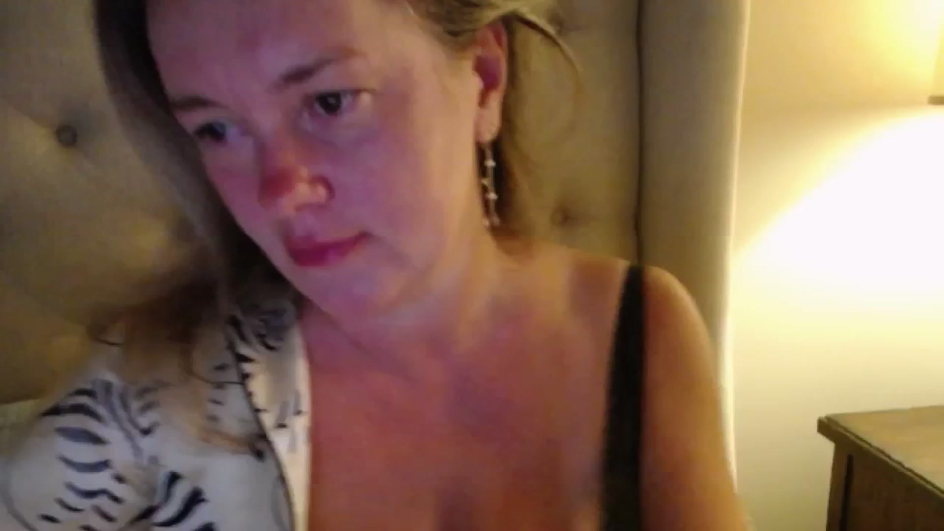 Gallery image thumbnail from J0llye's myfreecams stream on, 08/11/2025, 04:24 image 6 of 20