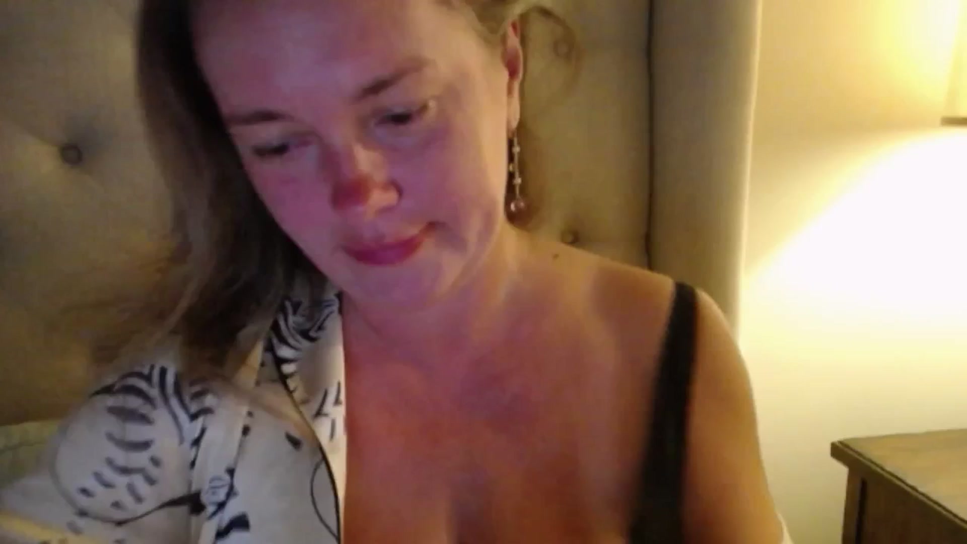 Gallery image thumbnail from J0llye's myfreecams stream on, 08/11/2025, 04:24 image 1 of 20