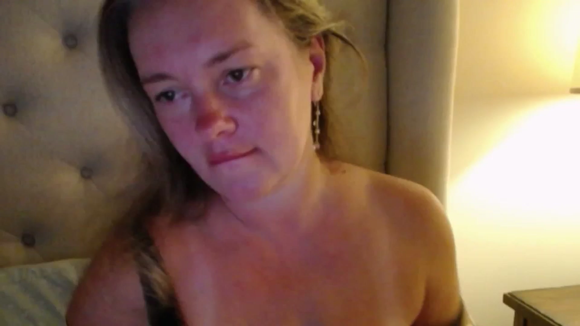 Gallery image thumbnail from J0llye's myfreecams stream on, 08/11/2025, 04:24 image 10 of 20