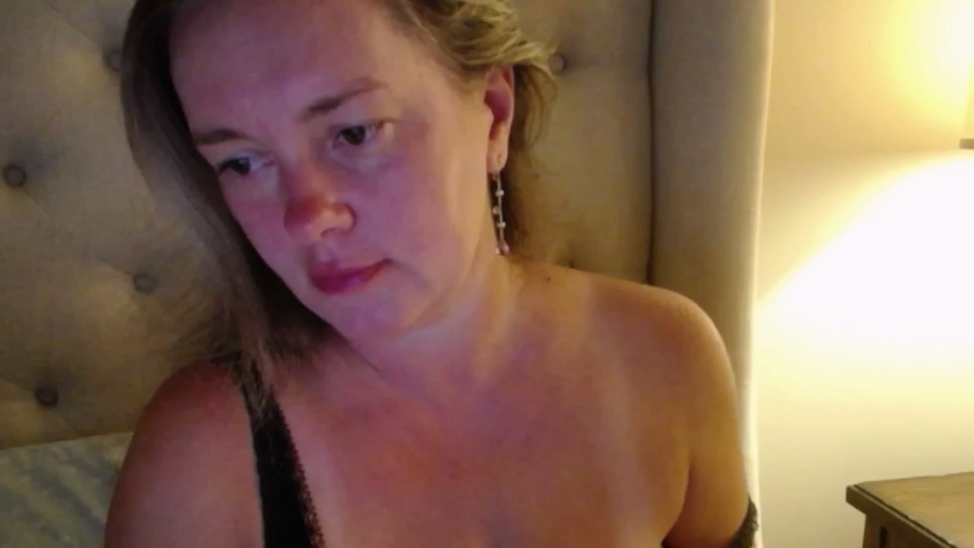 Gallery image thumbnail from J0llye's myfreecams stream on, 08/11/2025, 04:24 image 15 of 20