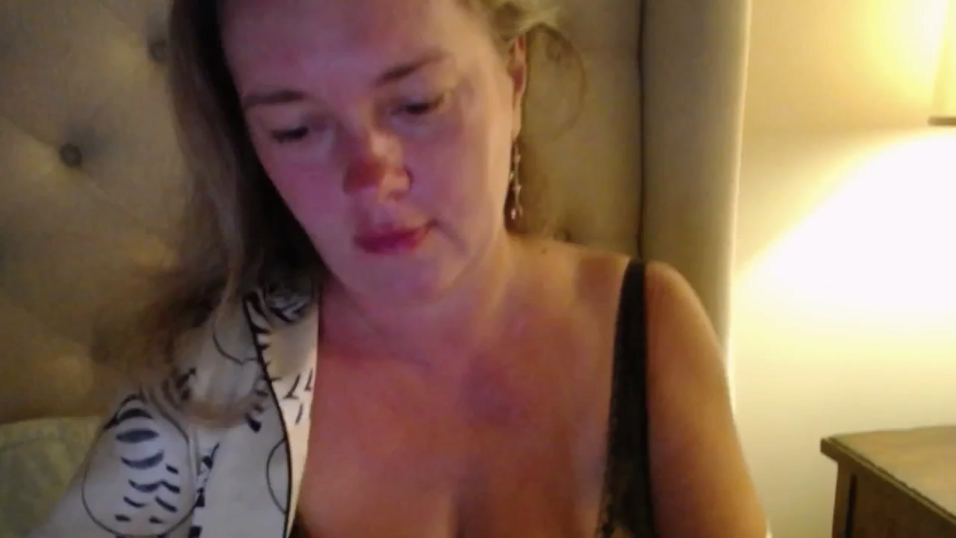 Gallery image thumbnail from J0llye's myfreecams stream on, 08/11/2025, 04:24 image 3 of 20
