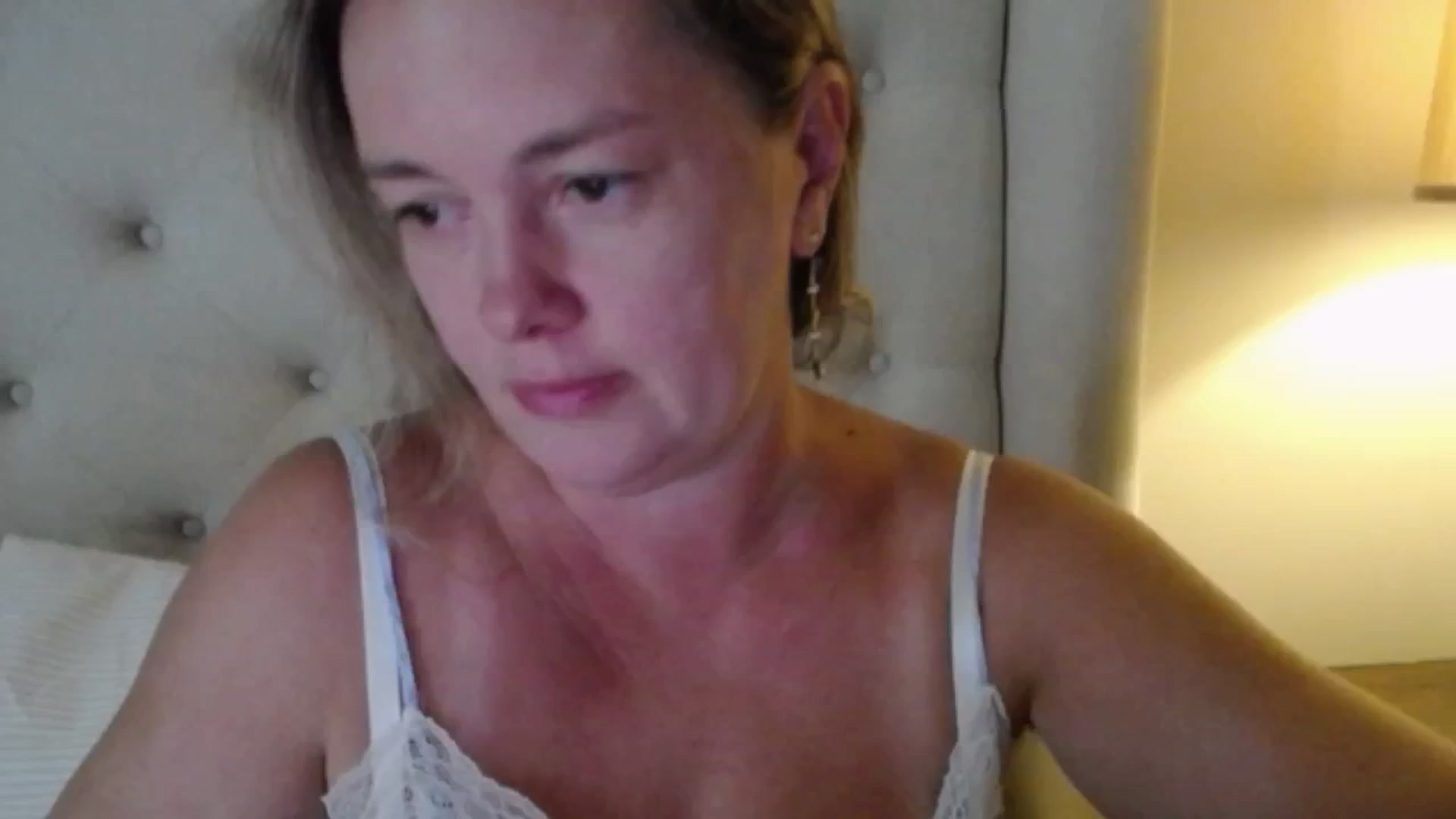 Gallery image thumbnail from J0llye's myfreecams stream on, 08/12/2025, 19:08 image 17 of 20