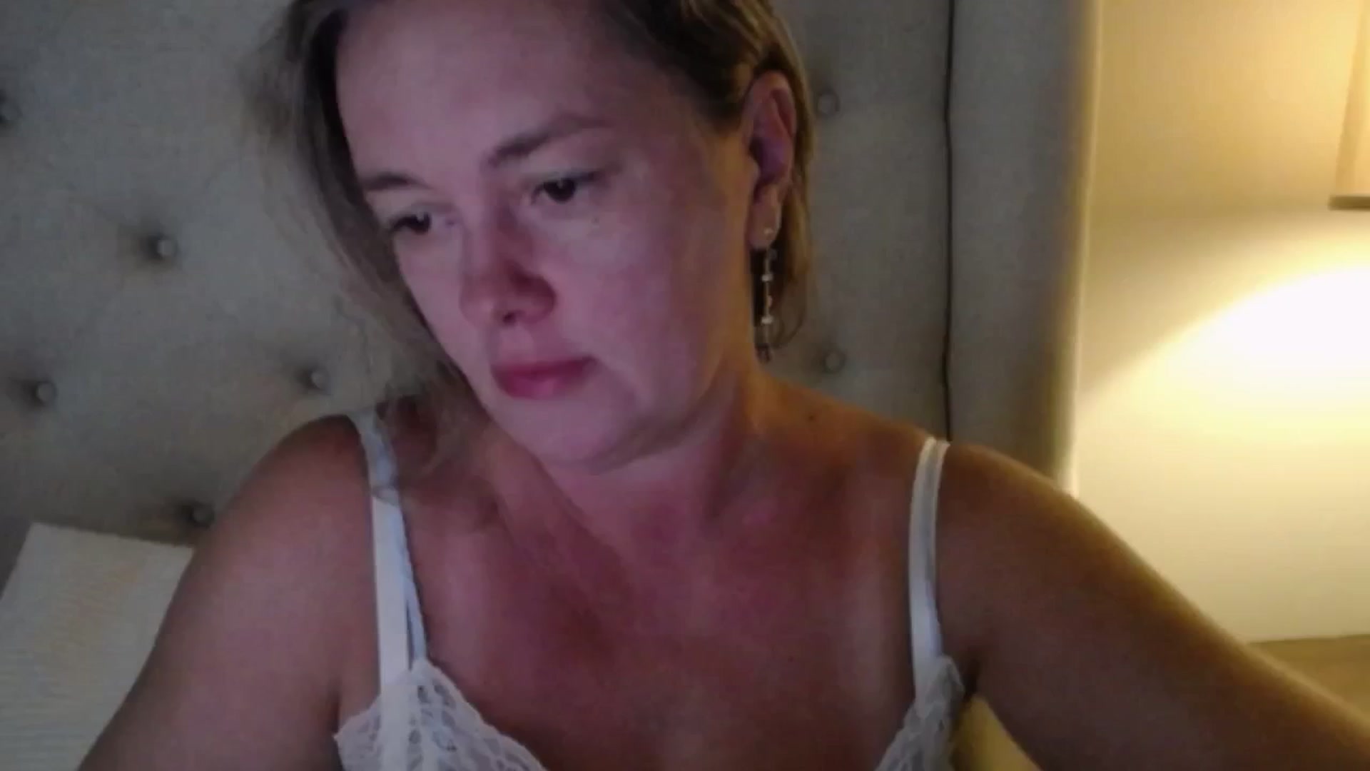 Gallery image thumbnail from J0llye's myfreecams stream on, 08/12/2025, 19:08 image 2 of 20
