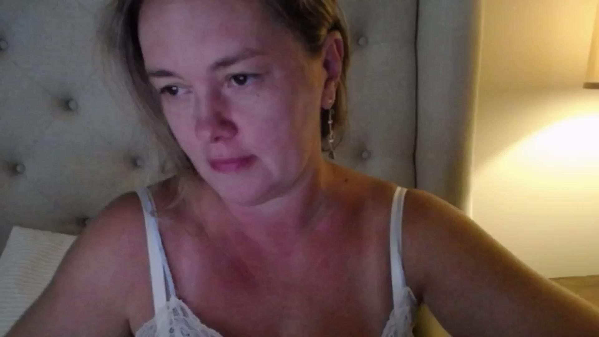 Gallery image thumbnail from J0llye's myfreecams stream on, 08/12/2025, 19:08 image 5 of 20