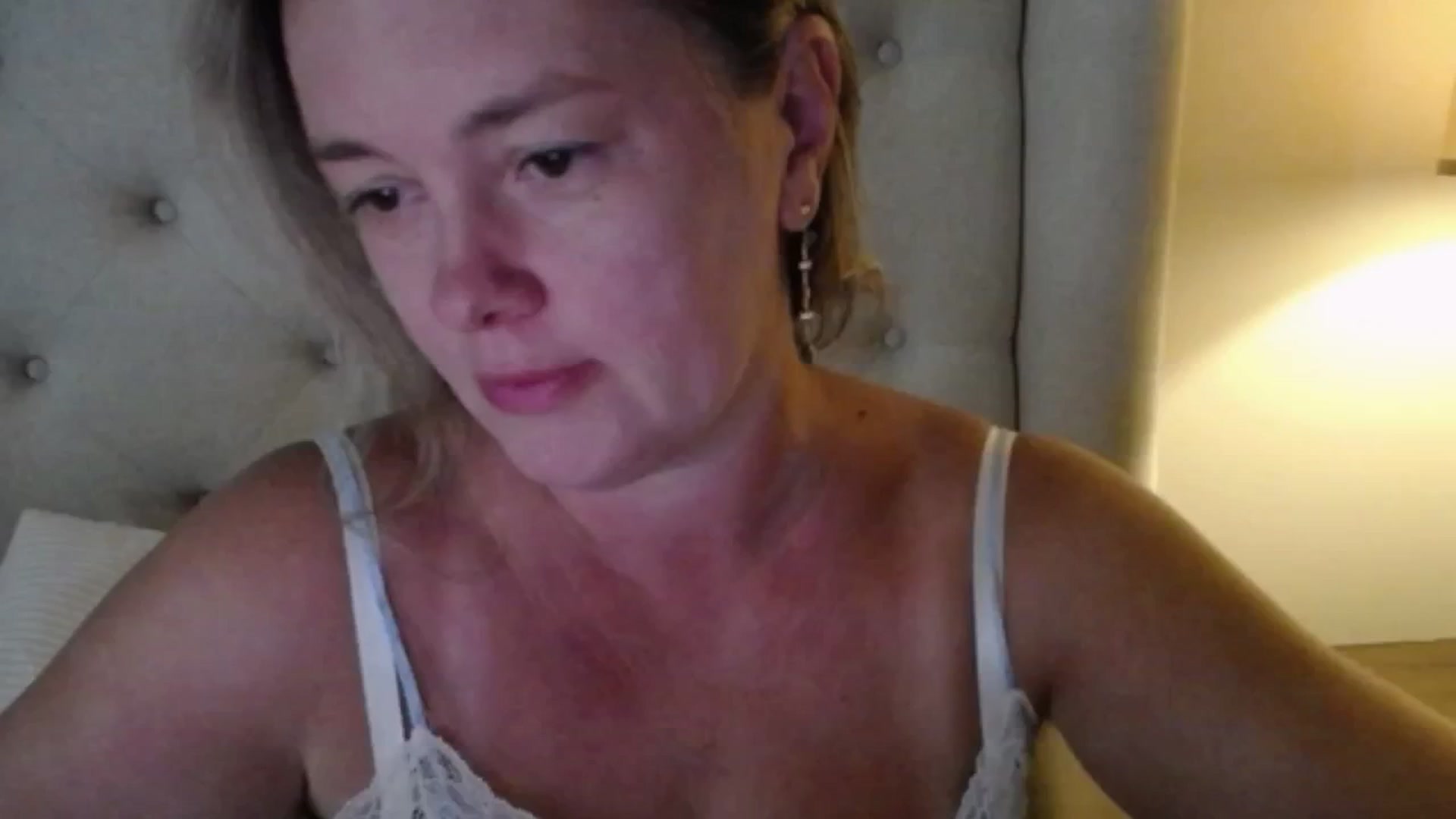 Gallery image thumbnail from J0llye's myfreecams stream on, 08/12/2025, 19:08 image 12 of 20
