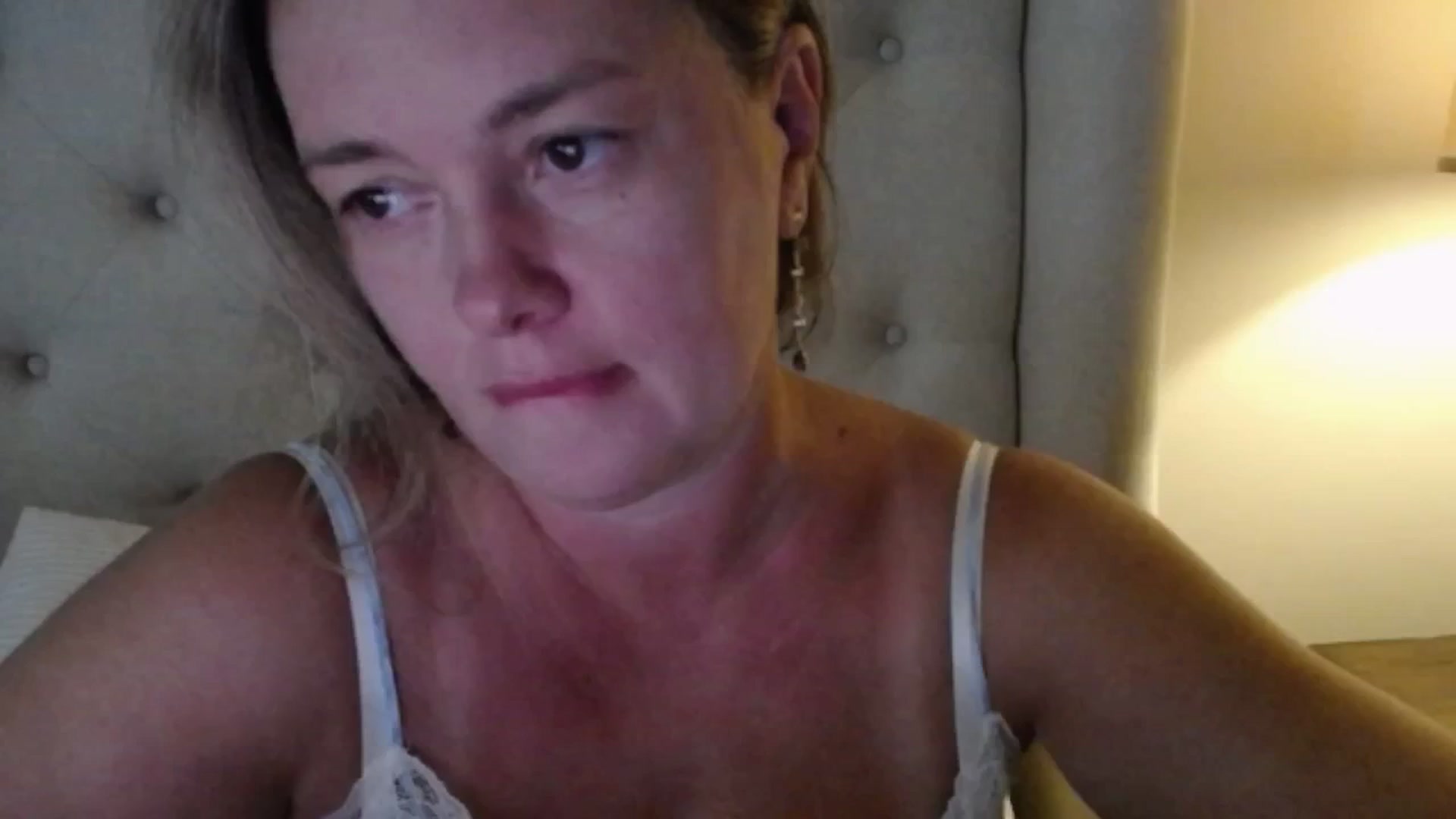 Gallery image thumbnail from J0llye's myfreecams stream on, 08/12/2025, 19:08 image 8 of 20