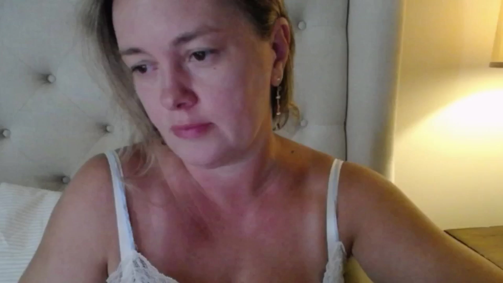 Gallery image thumbnail from J0llye's myfreecams stream on, 08/12/2025, 19:08 image 19 of 20