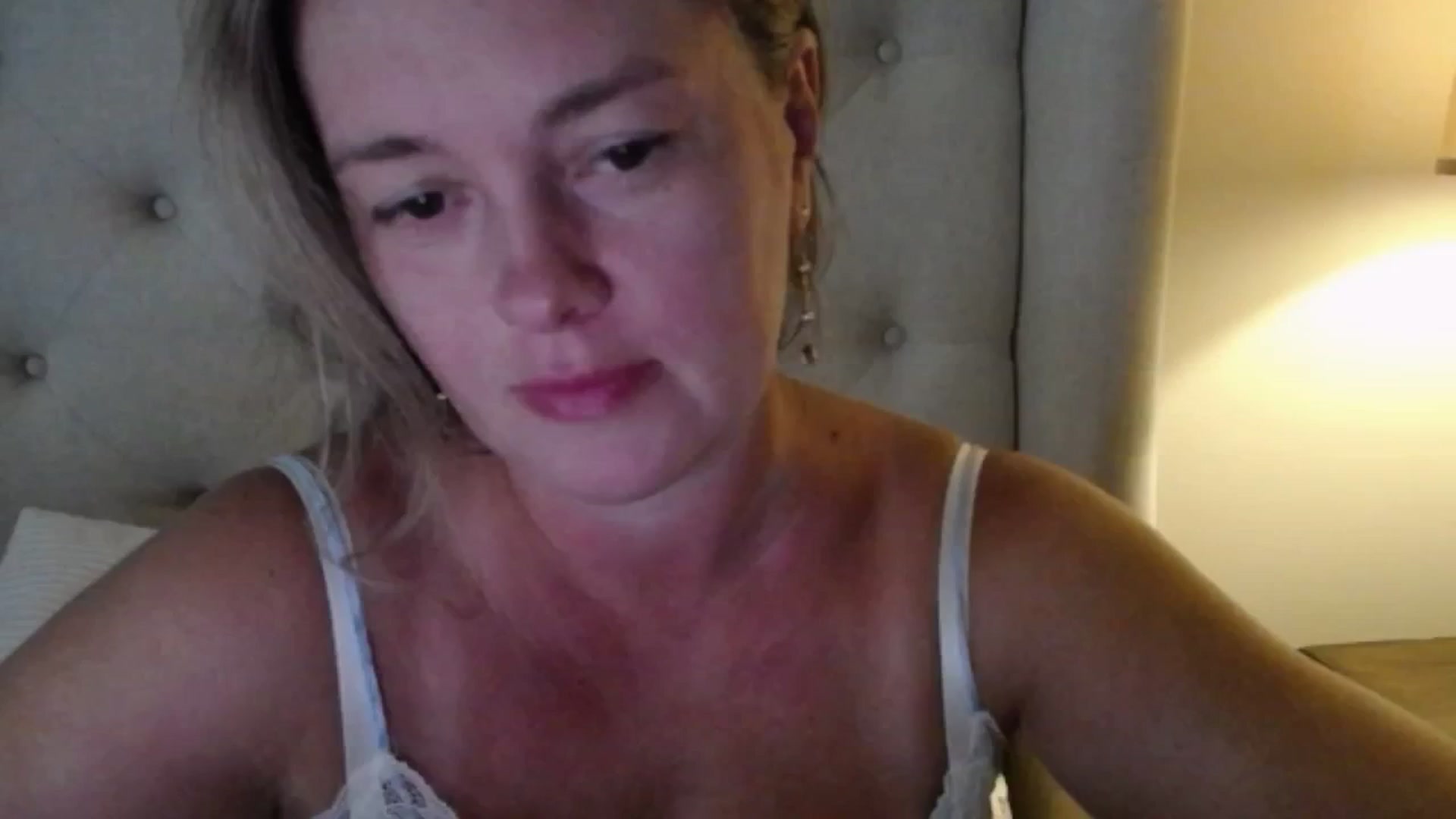 Gallery image thumbnail from J0llye's myfreecams stream on, 08/12/2025, 19:08 image 9 of 20