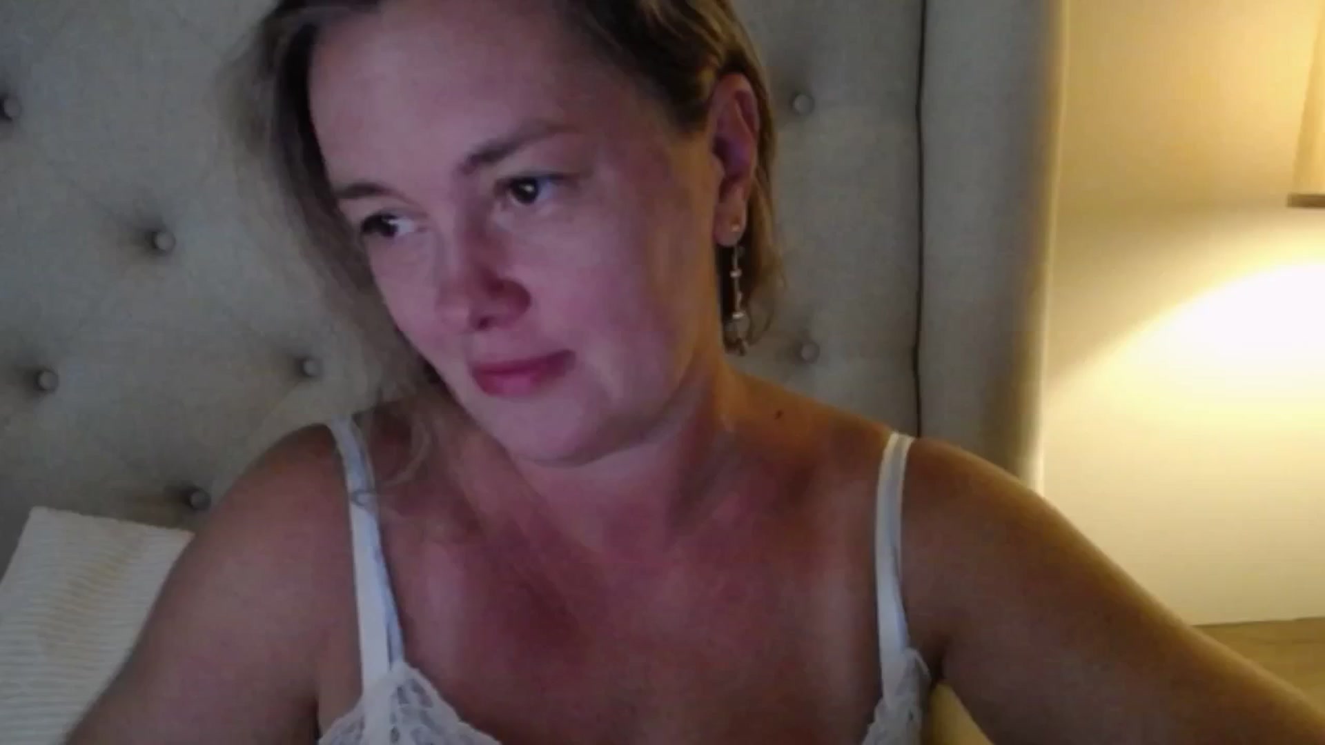 Gallery image thumbnail from J0llye's myfreecams stream on, 08/12/2025, 19:08 image 6 of 20