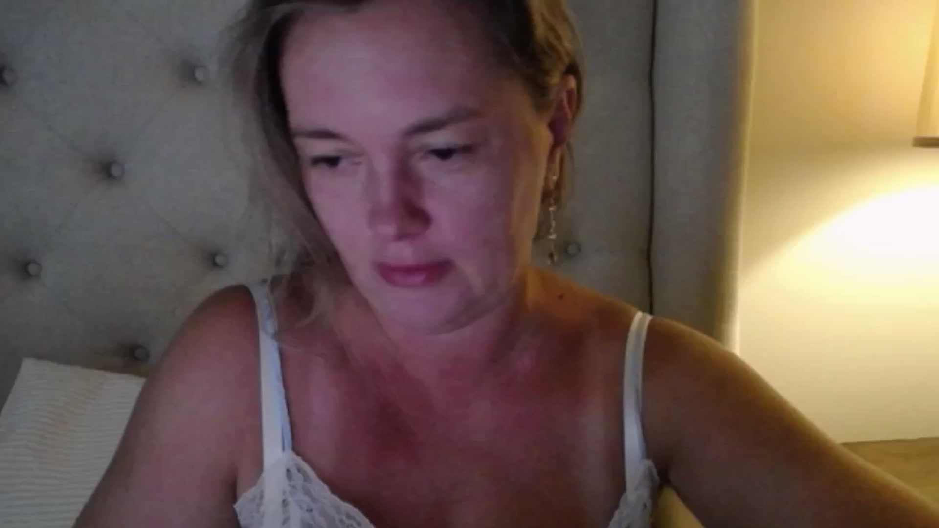 Gallery image thumbnail from J0llye's myfreecams stream on, 08/12/2025, 19:08 image 3 of 20