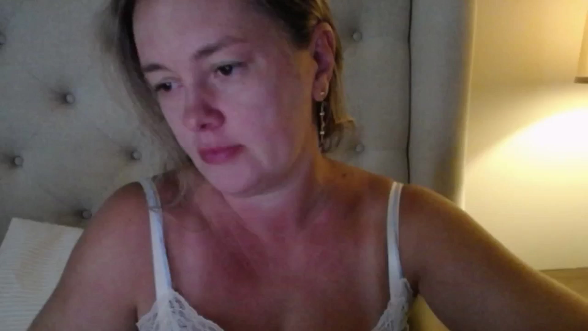 Gallery image thumbnail from J0llye's myfreecams stream on, 08/12/2025, 19:08 image 10 of 20