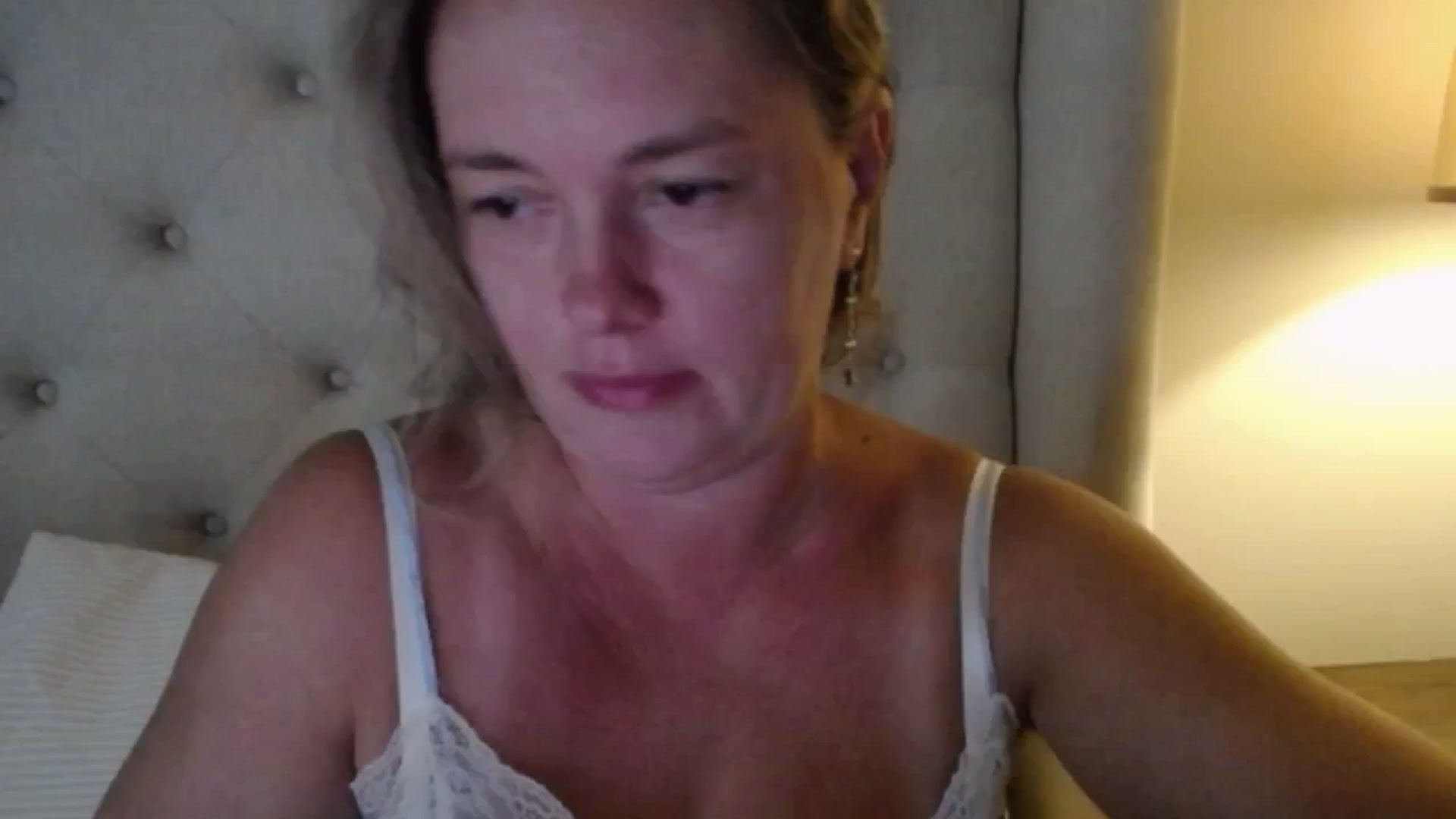 Gallery image thumbnail from J0llye's myfreecams stream on, 08/12/2025, 19:08 image 11 of 20