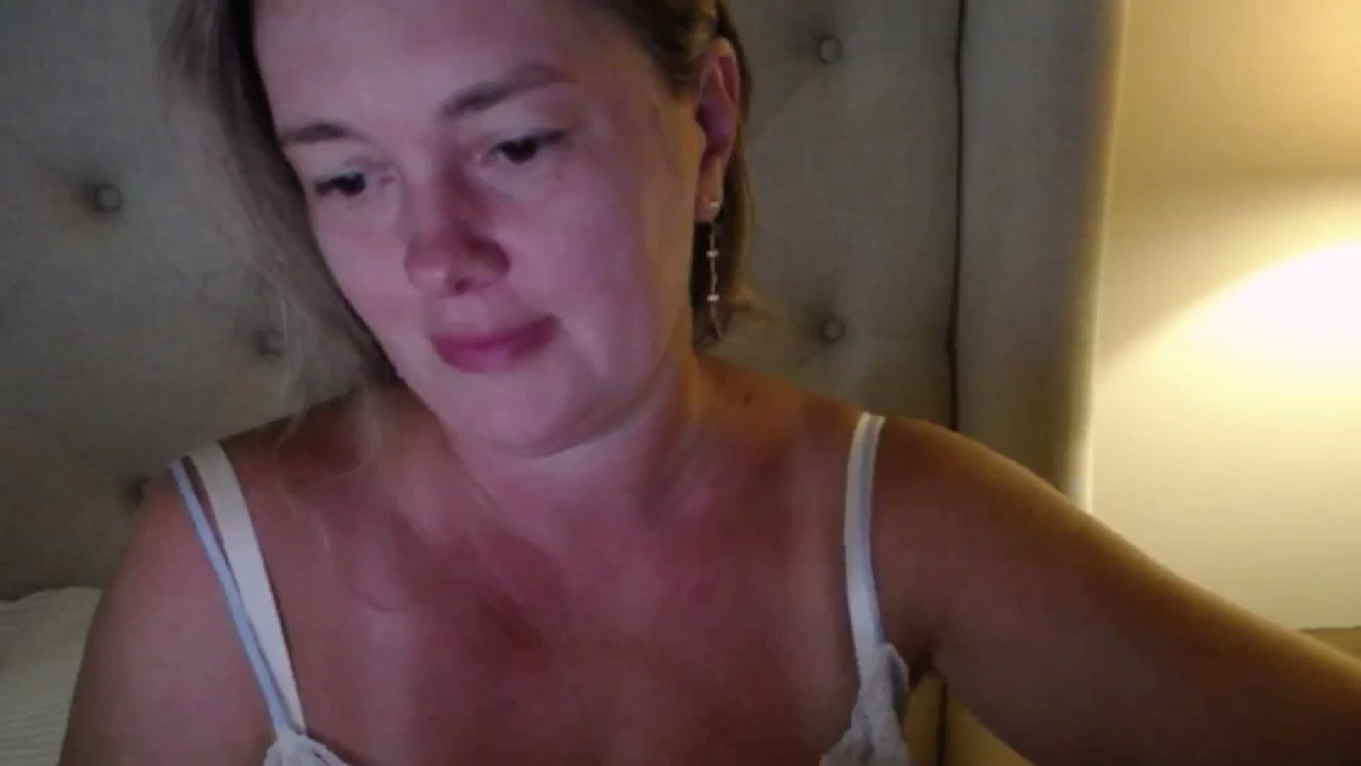 Gallery image thumbnail from J0llye's myfreecams stream on, 08/12/2025, 20:00 image 19 of 20