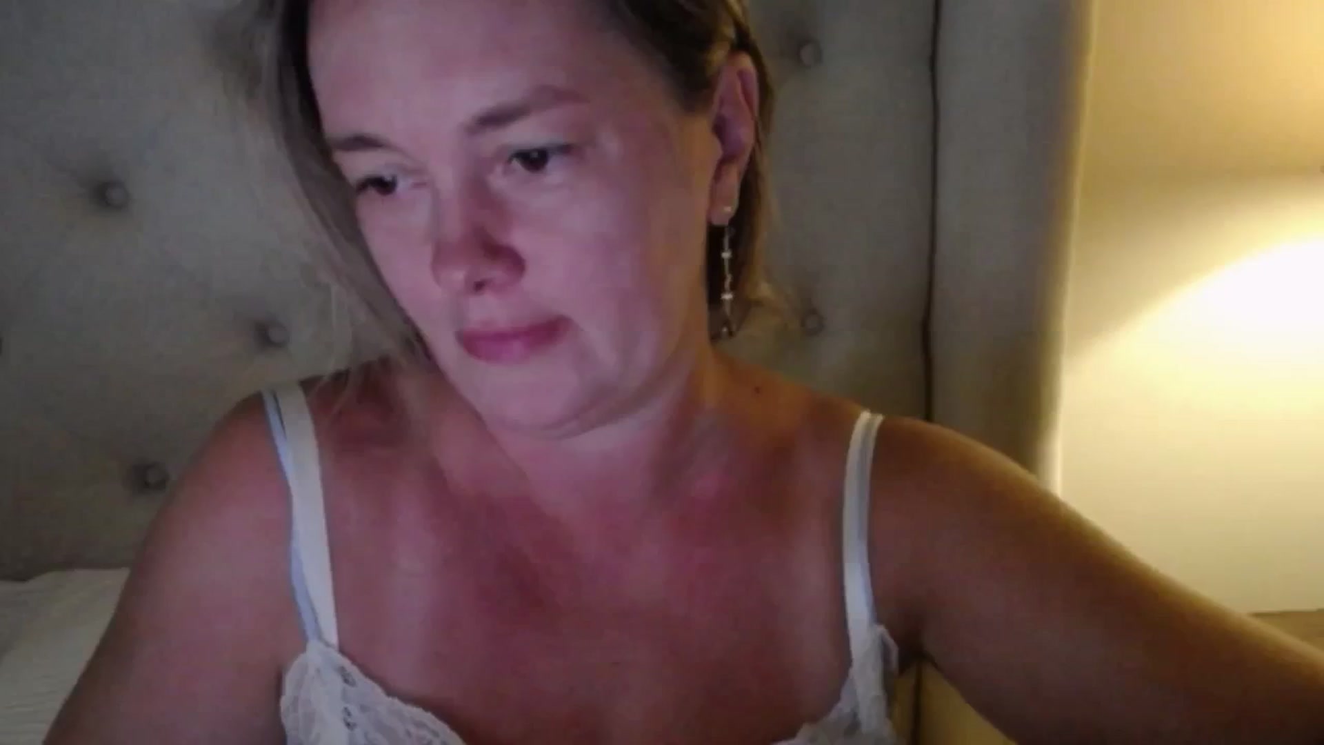 Gallery image thumbnail from J0llye's myfreecams stream on, 08/12/2025, 20:00 image 18 of 20