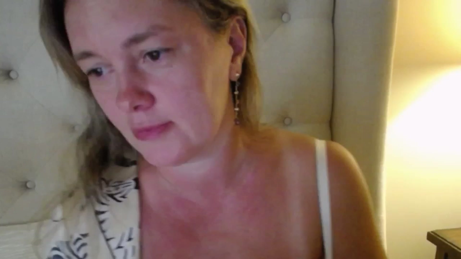 Gallery image thumbnail from J0llye's myfreecams stream on, 08/13/2025, 20:19 image 18 of 20