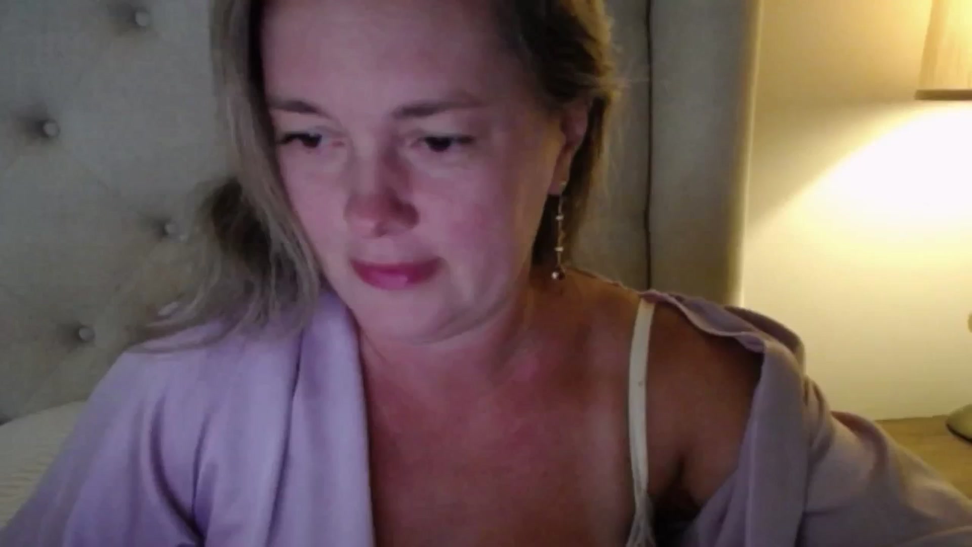Gallery image thumbnail from J0llye's myfreecams stream on, 08/14/2025, 20:11 image 12 of 20